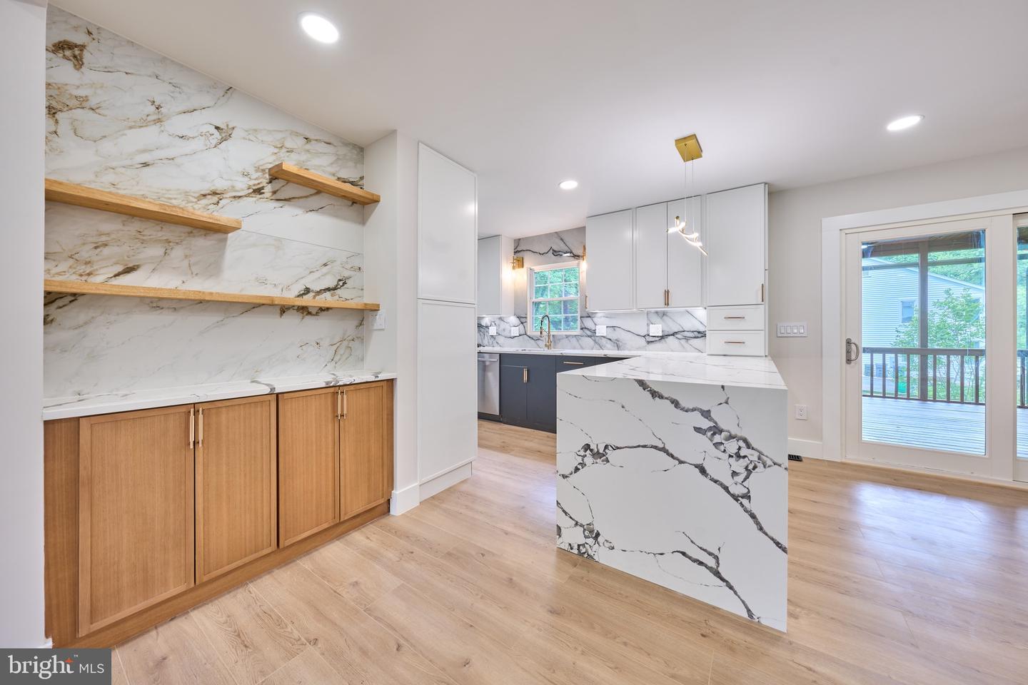 11318 VALE RD, OAKTON, Virginia 22124, 4 Bedrooms Bedrooms, ,3 BathroomsBathrooms,Residential,For sale,11318 VALE RD,VAFX2233070 MLS # VAFX2233070