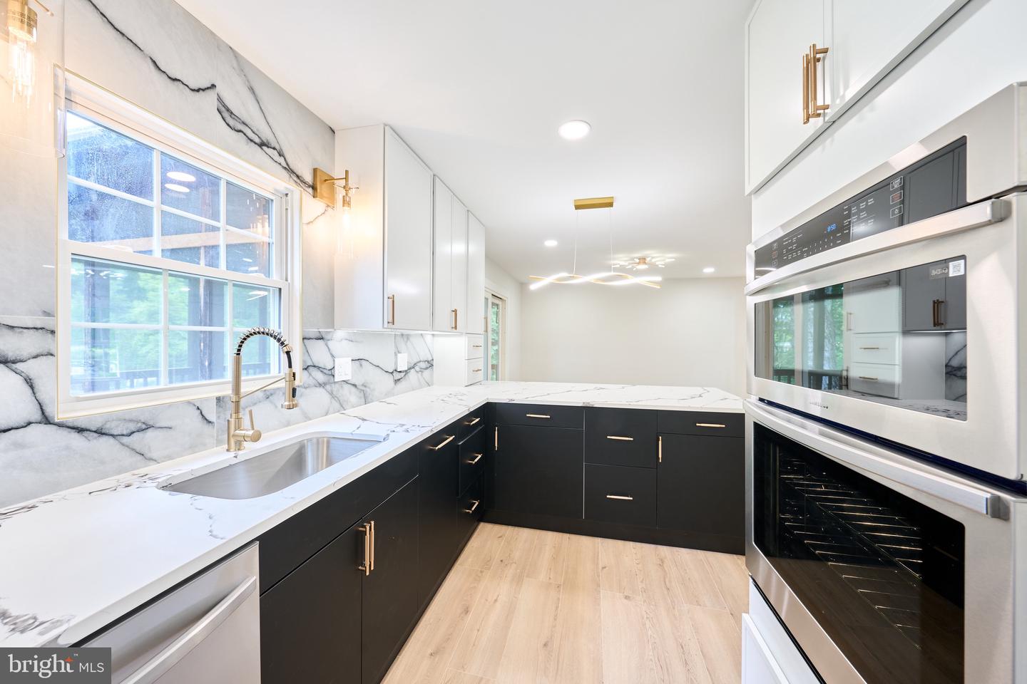 11318 VALE RD, OAKTON, Virginia 22124, 4 Bedrooms Bedrooms, ,3 BathroomsBathrooms,Residential,For sale,11318 VALE RD,VAFX2233070 MLS # VAFX2233070