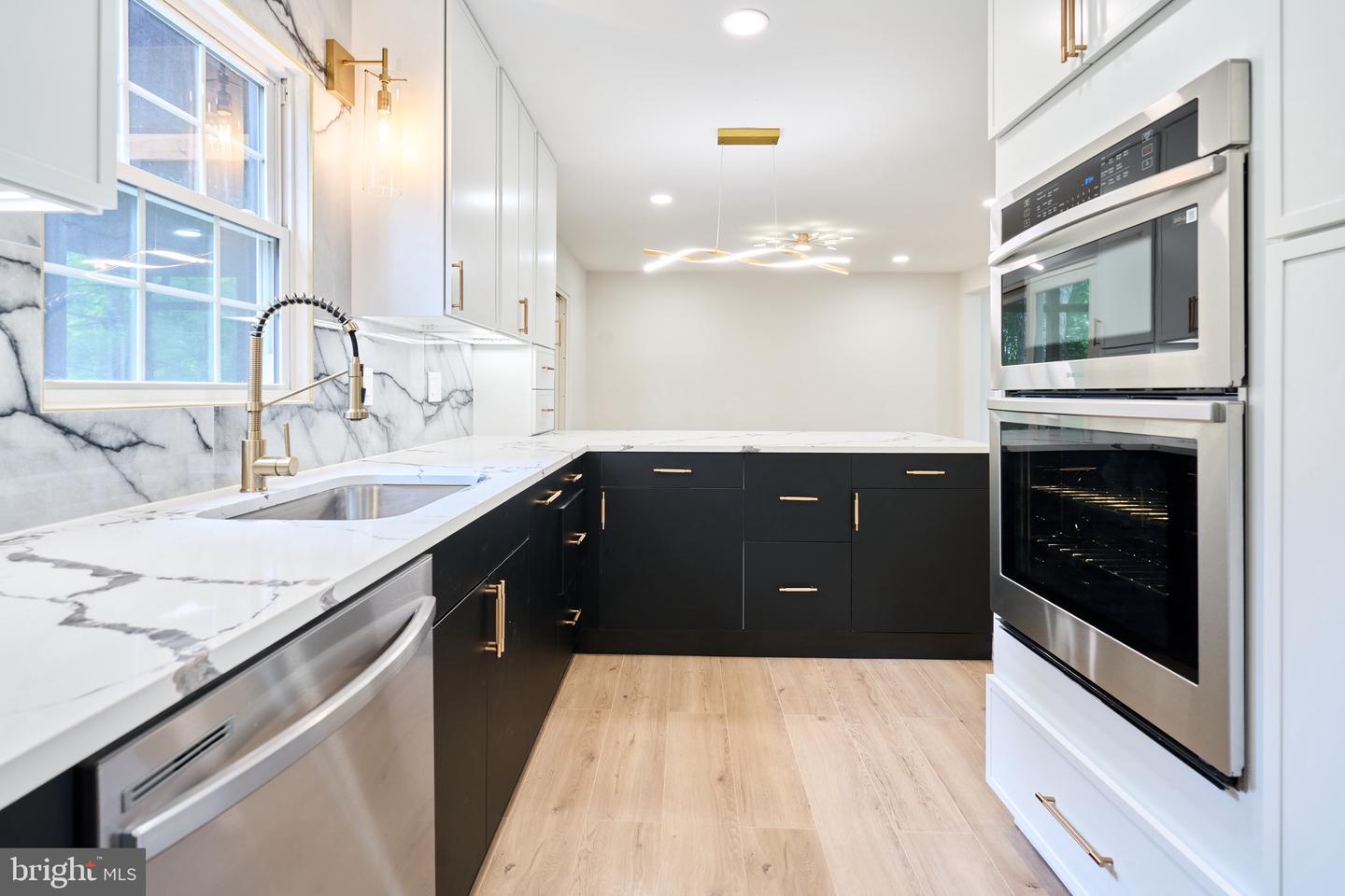 11318 VALE RD, OAKTON, Virginia 22124, 4 Bedrooms Bedrooms, ,3 BathroomsBathrooms,Residential,For sale,11318 VALE RD,VAFX2233070 MLS # VAFX2233070