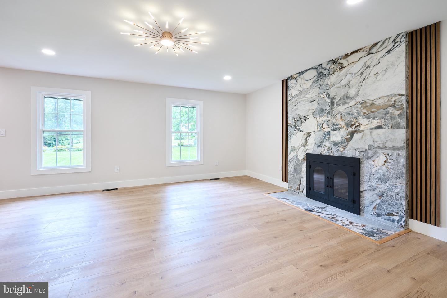 11318 VALE RD, OAKTON, Virginia 22124, 4 Bedrooms Bedrooms, ,3 BathroomsBathrooms,Residential,For sale,11318 VALE RD,VAFX2233070 MLS # VAFX2233070
