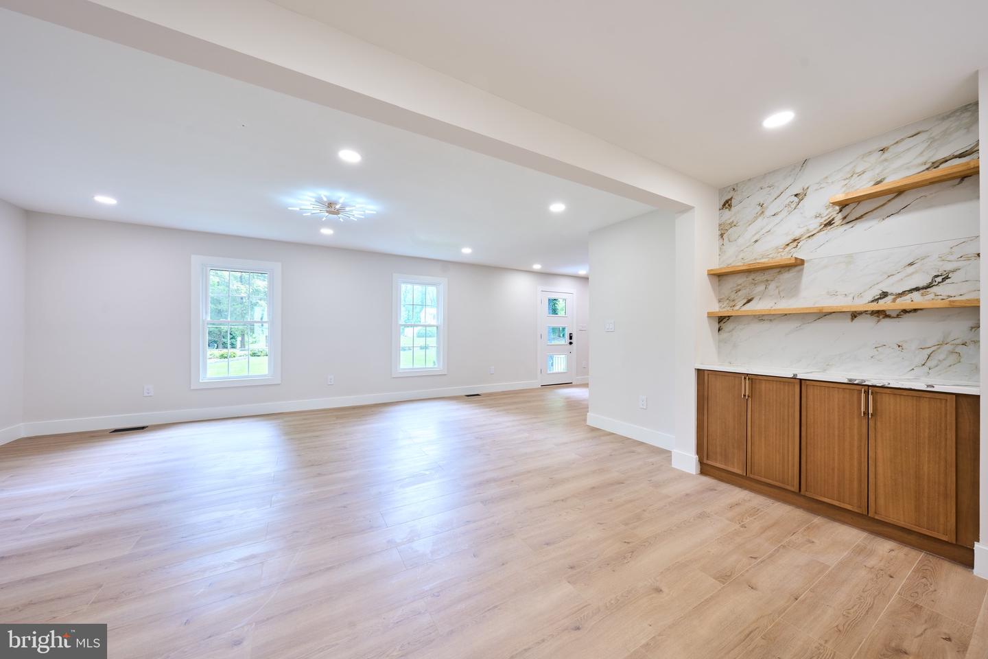 11318 VALE RD, OAKTON, Virginia 22124, 4 Bedrooms Bedrooms, ,3 BathroomsBathrooms,Residential,For sale,11318 VALE RD,VAFX2233070 MLS # VAFX2233070