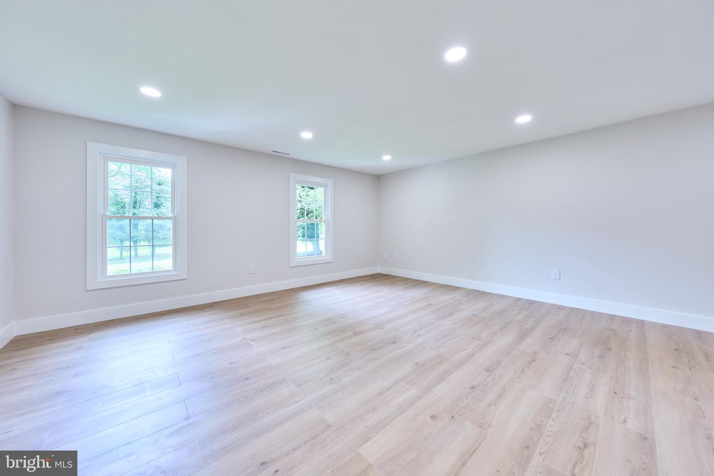 11318 VALE RD, OAKTON, Virginia 22124, 4 Bedrooms Bedrooms, ,3 BathroomsBathrooms,Residential,For sale,11318 VALE RD,VAFX2233070 MLS # VAFX2233070