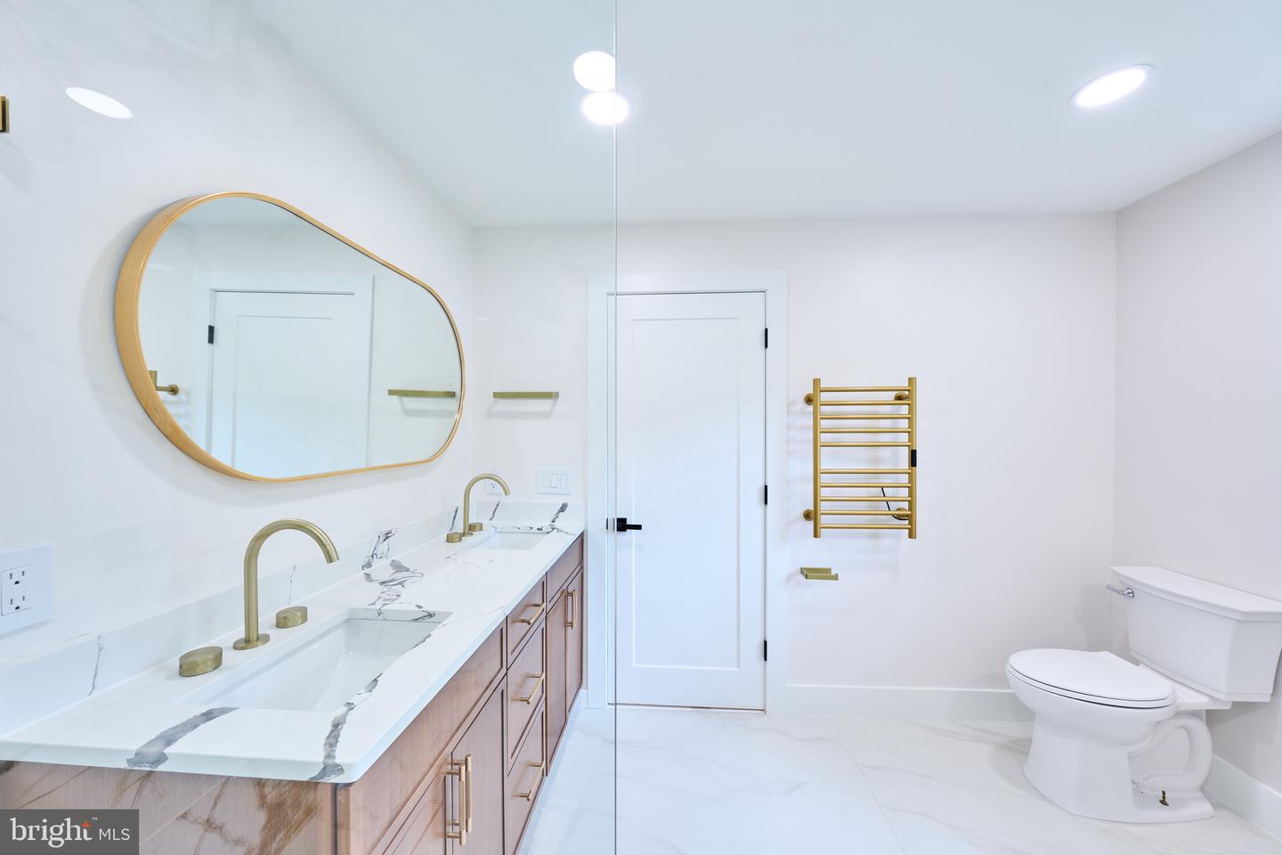 11318 VALE RD, OAKTON, Virginia 22124, 4 Bedrooms Bedrooms, ,3 BathroomsBathrooms,Residential,For sale,11318 VALE RD,VAFX2233070 MLS # VAFX2233070