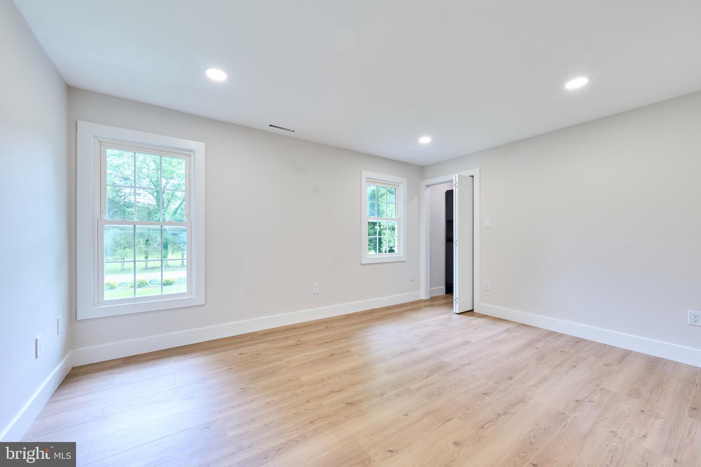 11318 VALE RD, OAKTON, Virginia 22124, 4 Bedrooms Bedrooms, ,3 BathroomsBathrooms,Residential,For sale,11318 VALE RD,VAFX2233070 MLS # VAFX2233070
