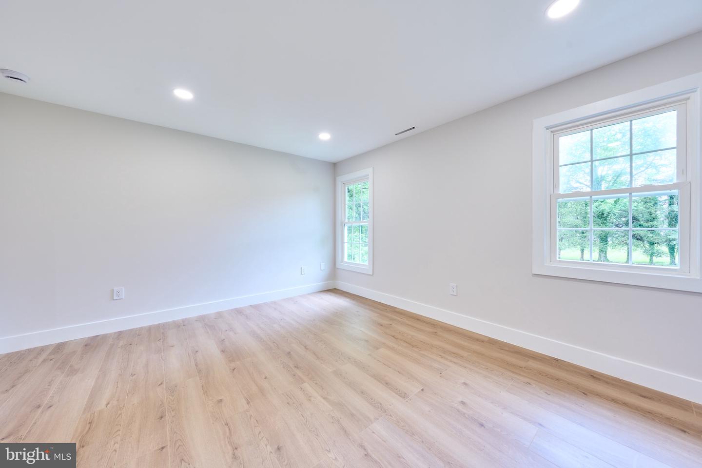 11318 VALE RD, OAKTON, Virginia 22124, 4 Bedrooms Bedrooms, ,3 BathroomsBathrooms,Residential,For sale,11318 VALE RD,VAFX2233070 MLS # VAFX2233070