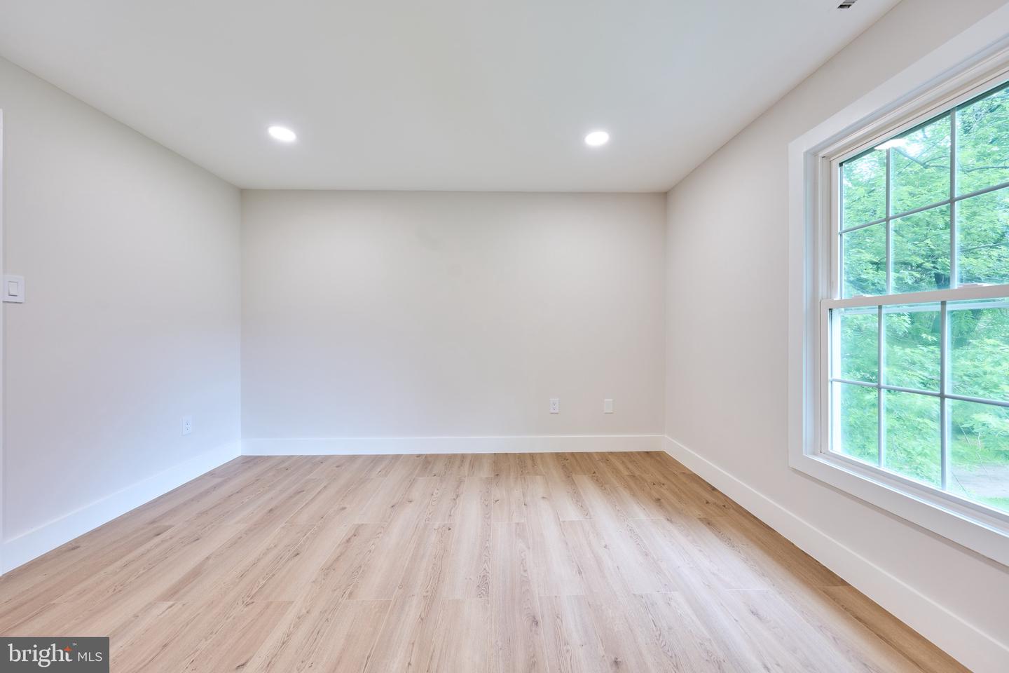 11318 VALE RD, OAKTON, Virginia 22124, 4 Bedrooms Bedrooms, ,3 BathroomsBathrooms,Residential,For sale,11318 VALE RD,VAFX2233070 MLS # VAFX2233070