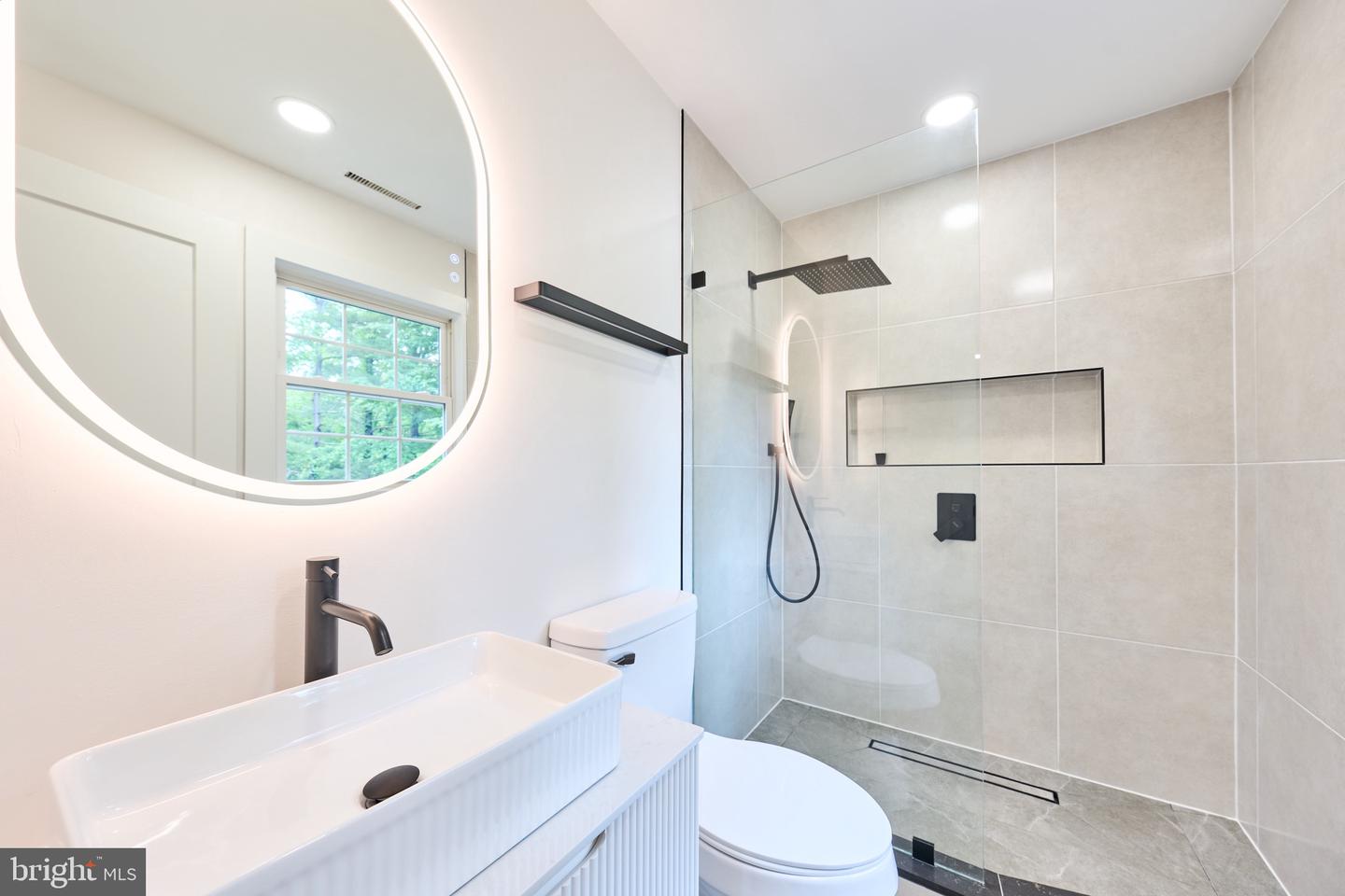 11318 VALE RD, OAKTON, Virginia 22124, 4 Bedrooms Bedrooms, ,3 BathroomsBathrooms,Residential,For sale,11318 VALE RD,VAFX2233070 MLS # VAFX2233070