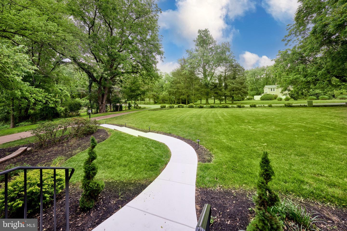 11318 VALE RD, OAKTON, Virginia 22124, 4 Bedrooms Bedrooms, ,3 BathroomsBathrooms,Residential,For sale,11318 VALE RD,VAFX2233070 MLS # VAFX2233070