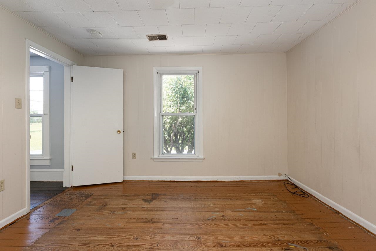 10150 MCGAHEYSVILLE RD, MCGAHEYSVILLE, Virginia 22840, 3 Bedrooms Bedrooms, ,1 BathroomBathrooms,Residential,10150 MCGAHEYSVILLE RD,665130 MLS # 665130