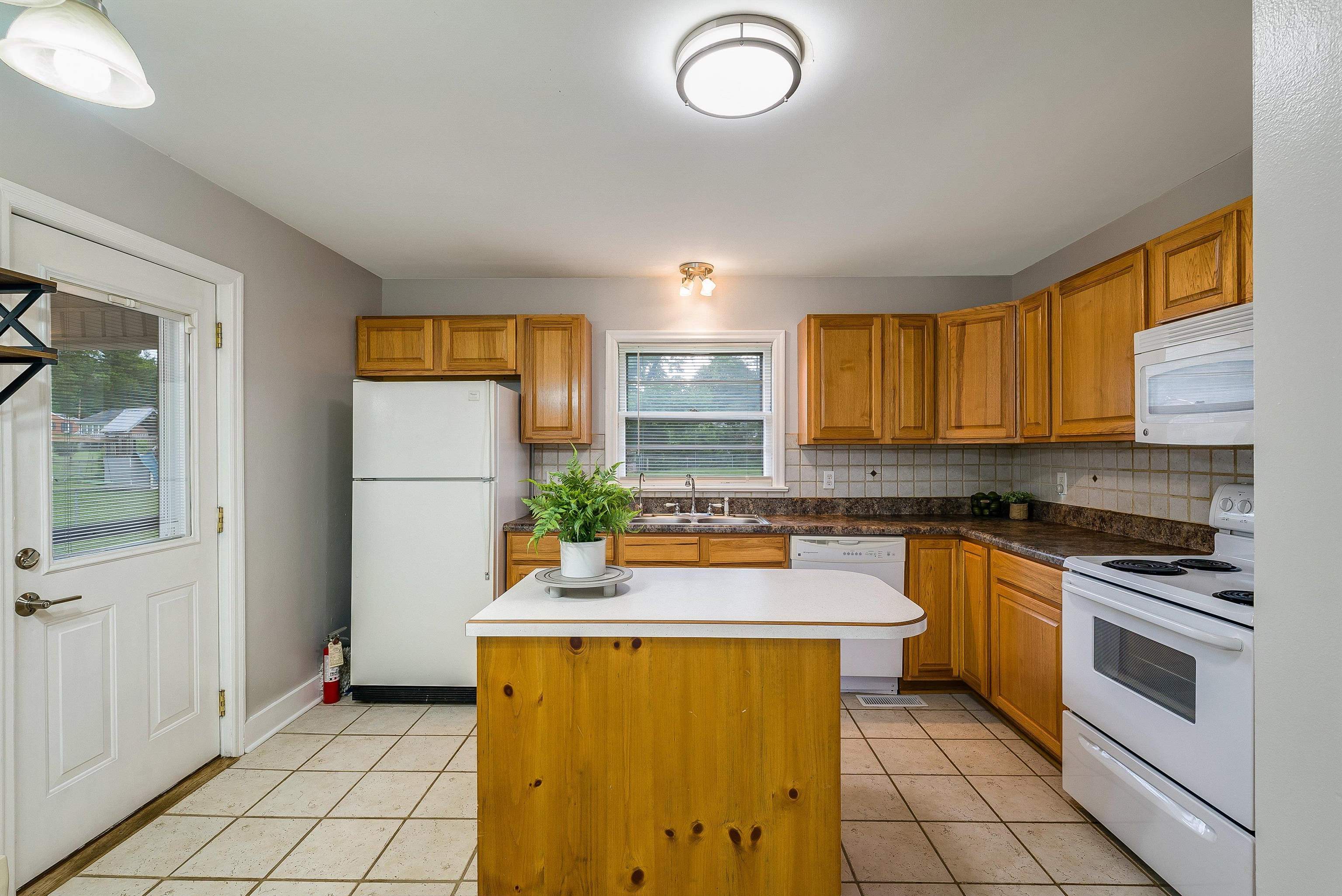 78 STUART AVE, STUARTS DRAFT, Virginia 24477, 3 Bedrooms Bedrooms, ,1 BathroomBathrooms,Residential,78 STUART AVE,665134 MLS # 665134