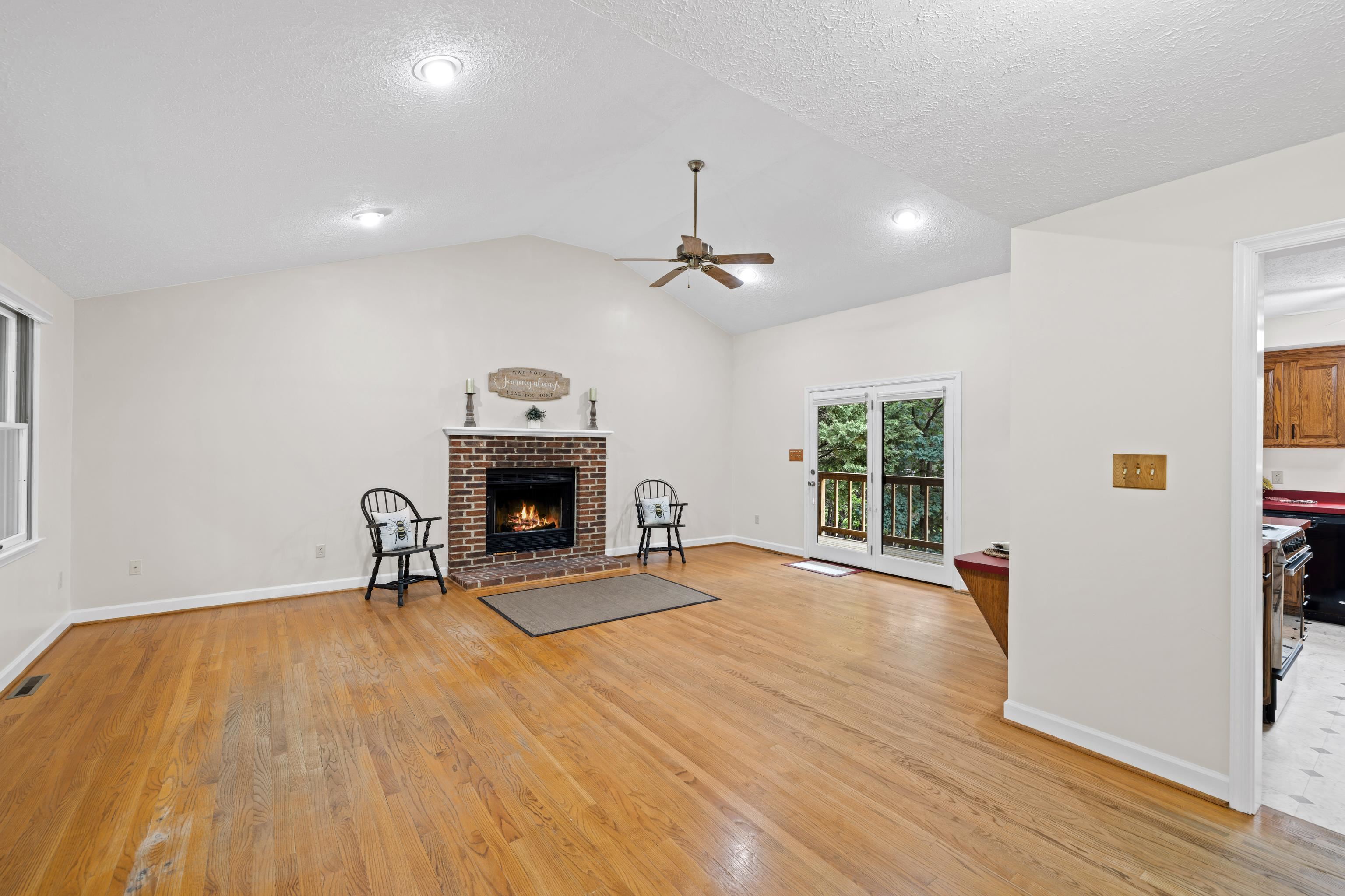 409 THOMAS ST, STAUNTON, Virginia 24401, 4 Bedrooms Bedrooms, ,3 BathroomsBathrooms,Residential,409 THOMAS ST,665143 MLS # 665143