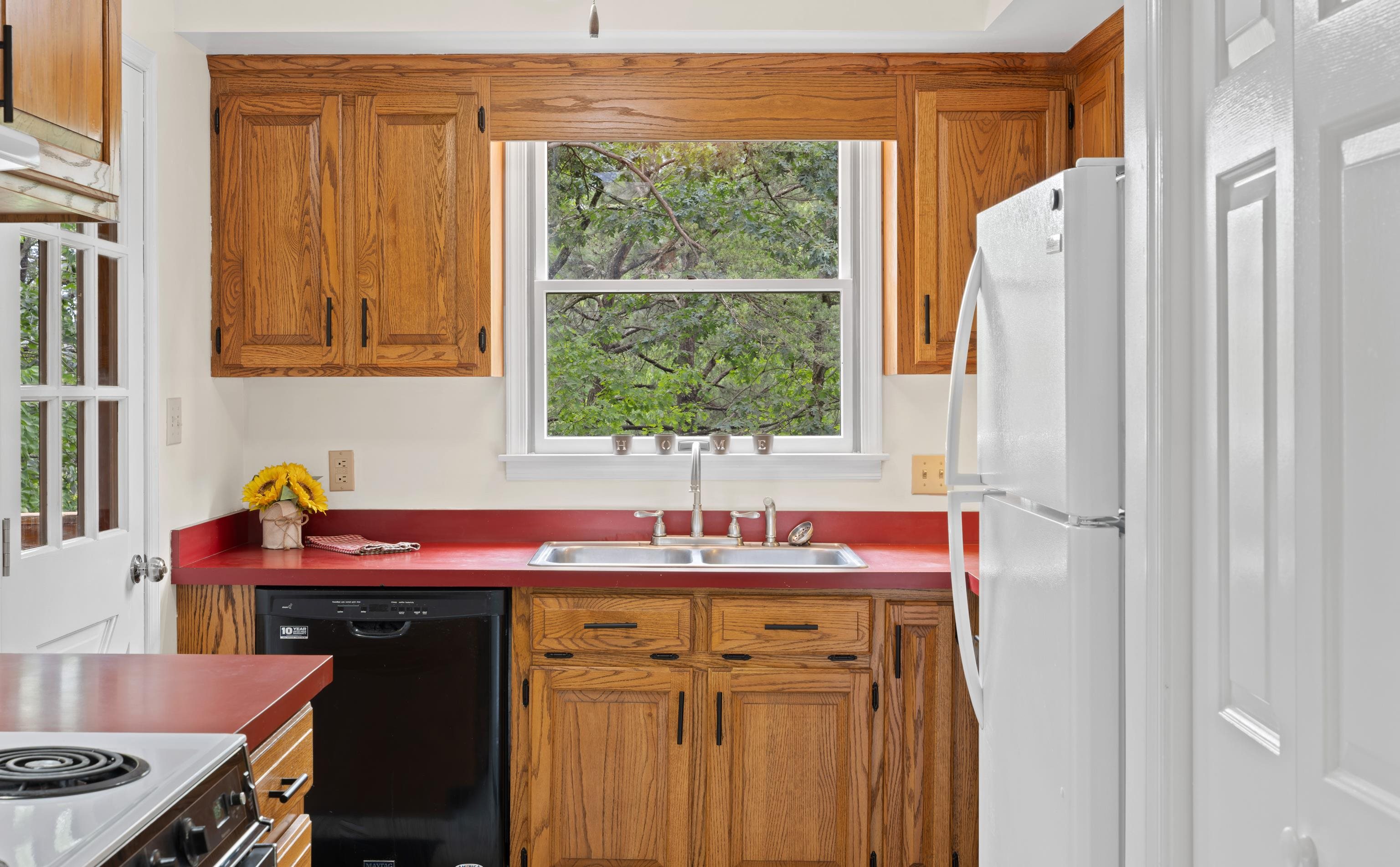 409 THOMAS ST, STAUNTON, Virginia 24401, 4 Bedrooms Bedrooms, ,3 BathroomsBathrooms,Residential,409 THOMAS ST,665143 MLS # 665143