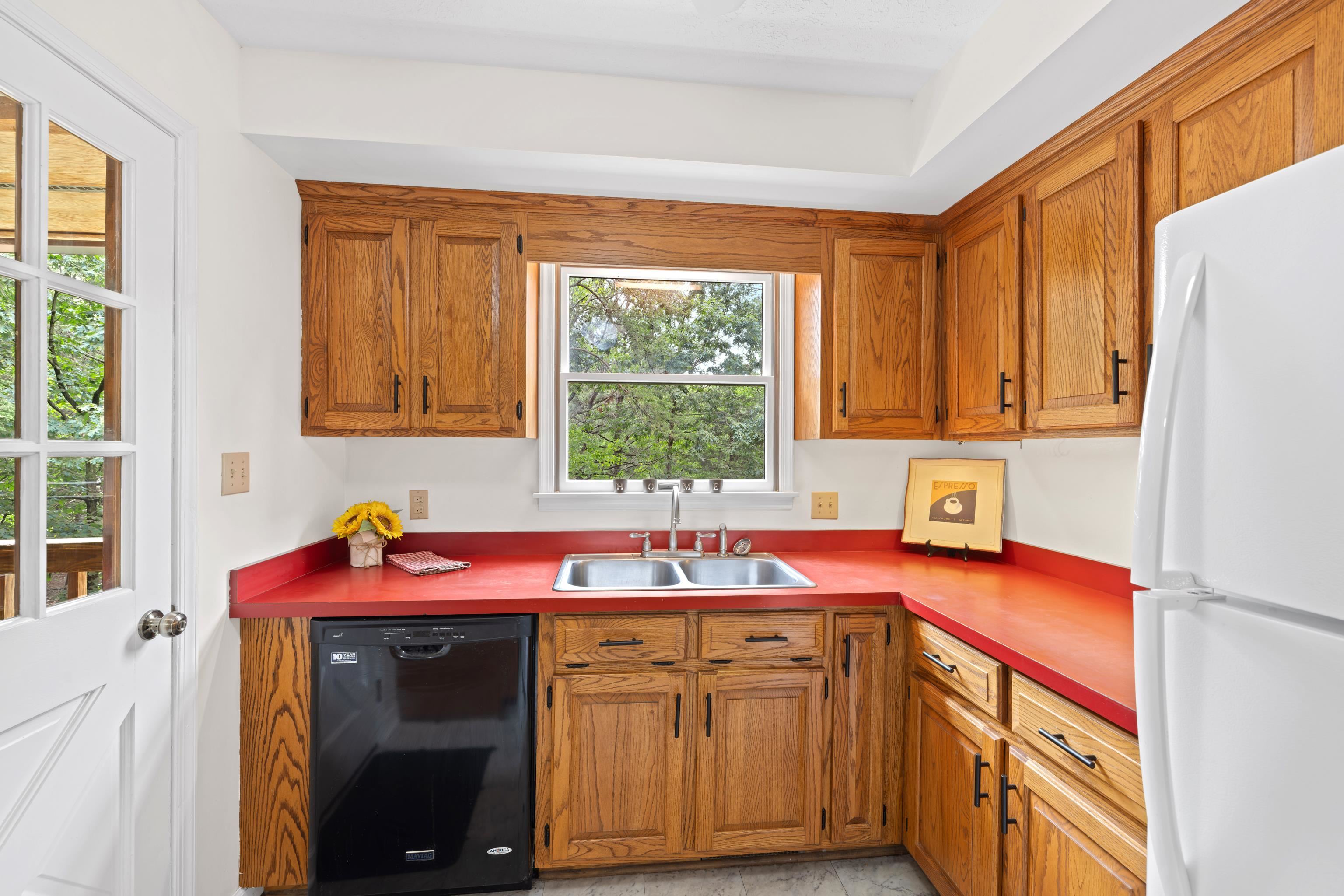 409 THOMAS ST, STAUNTON, Virginia 24401, 4 Bedrooms Bedrooms, ,3 BathroomsBathrooms,Residential,409 THOMAS ST,665143 MLS # 665143