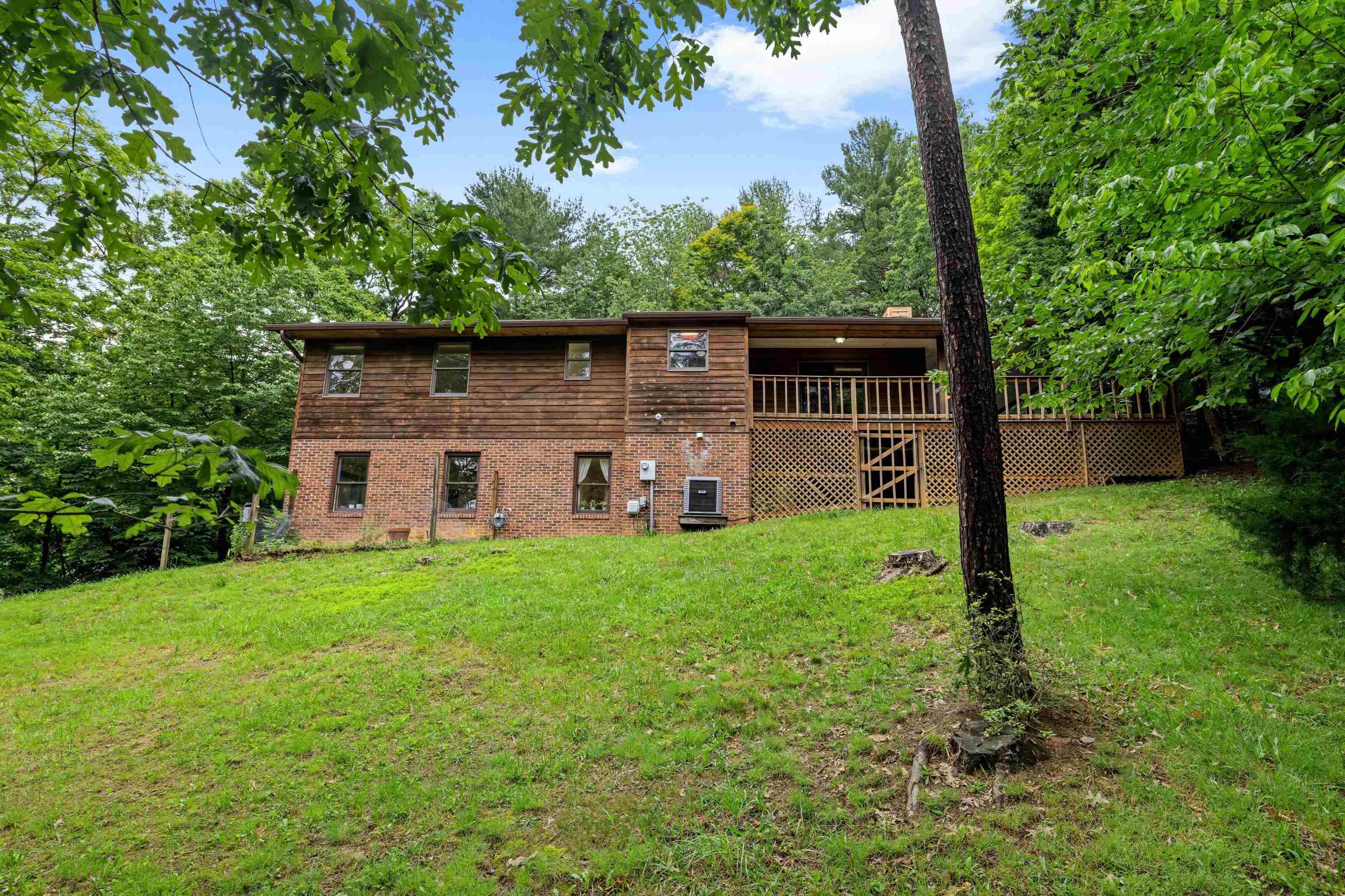 409 THOMAS ST, STAUNTON, Virginia 24401, 4 Bedrooms Bedrooms, ,3 BathroomsBathrooms,Residential,409 THOMAS ST,665143 MLS # 665143