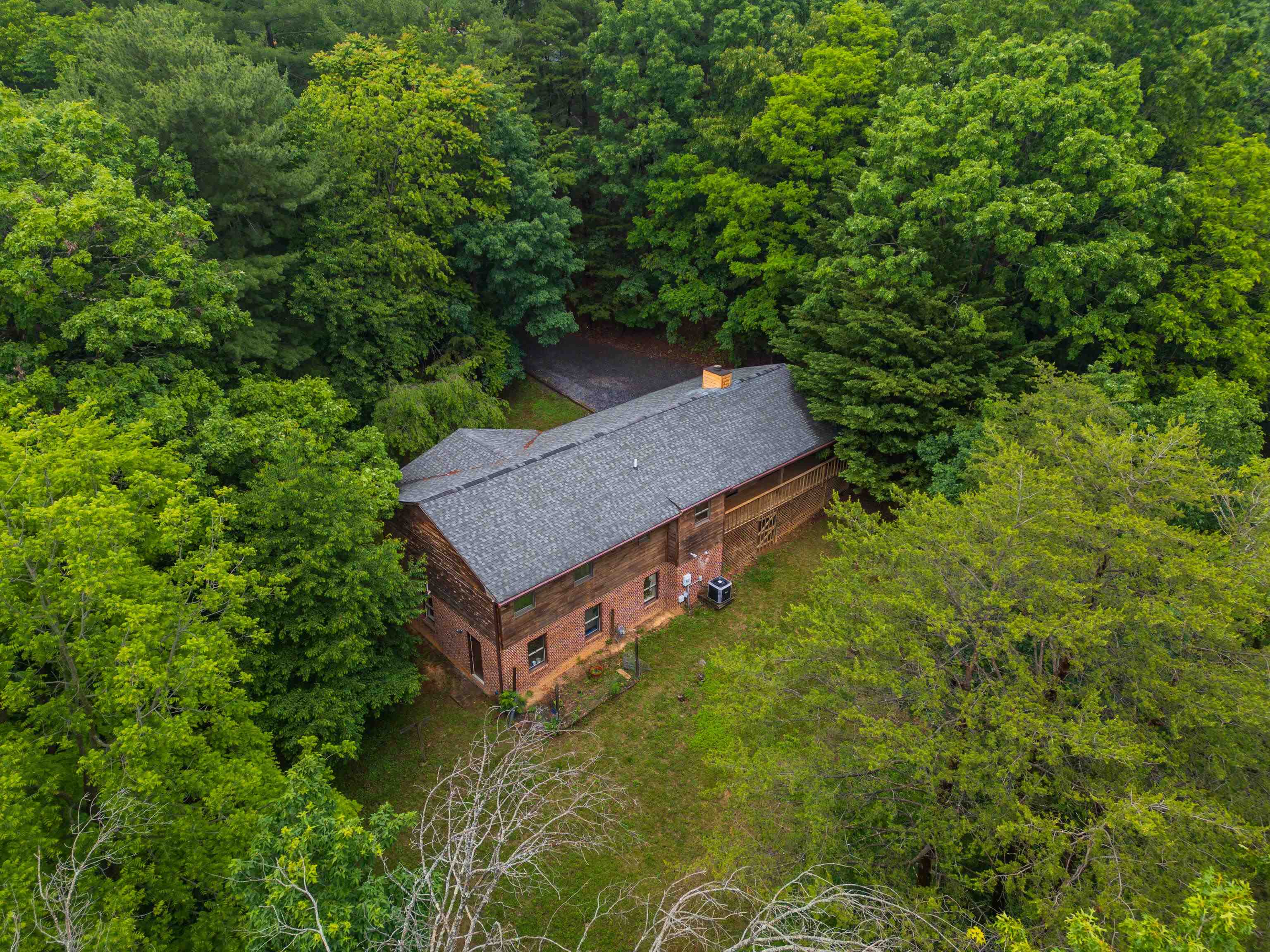 409 THOMAS ST, STAUNTON, Virginia 24401, 4 Bedrooms Bedrooms, ,3 BathroomsBathrooms,Residential,409 THOMAS ST,665143 MLS # 665143