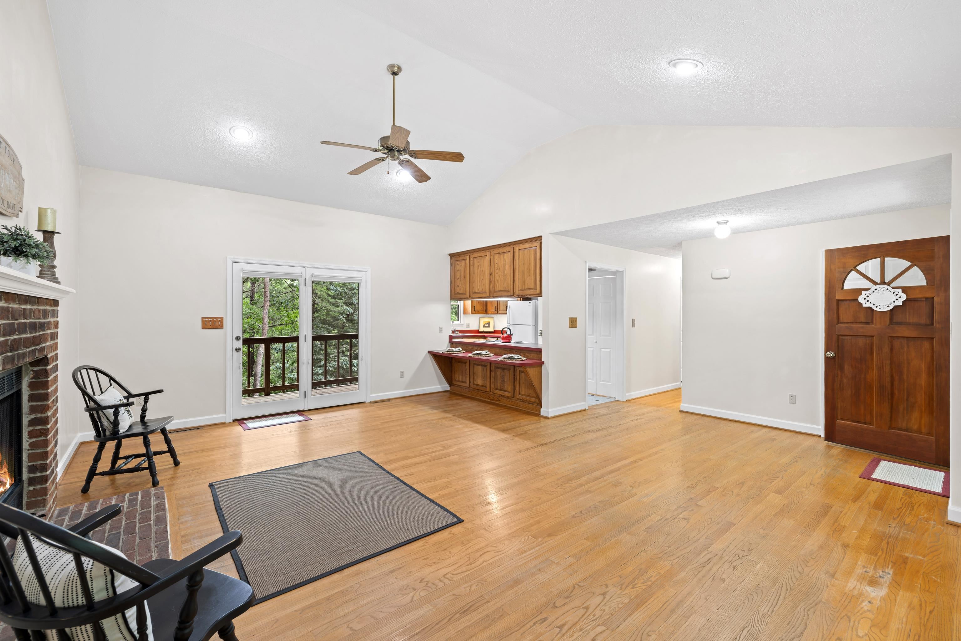 409 THOMAS ST, STAUNTON, Virginia 24401, 4 Bedrooms Bedrooms, ,3 BathroomsBathrooms,Residential,409 THOMAS ST,665143 MLS # 665143
