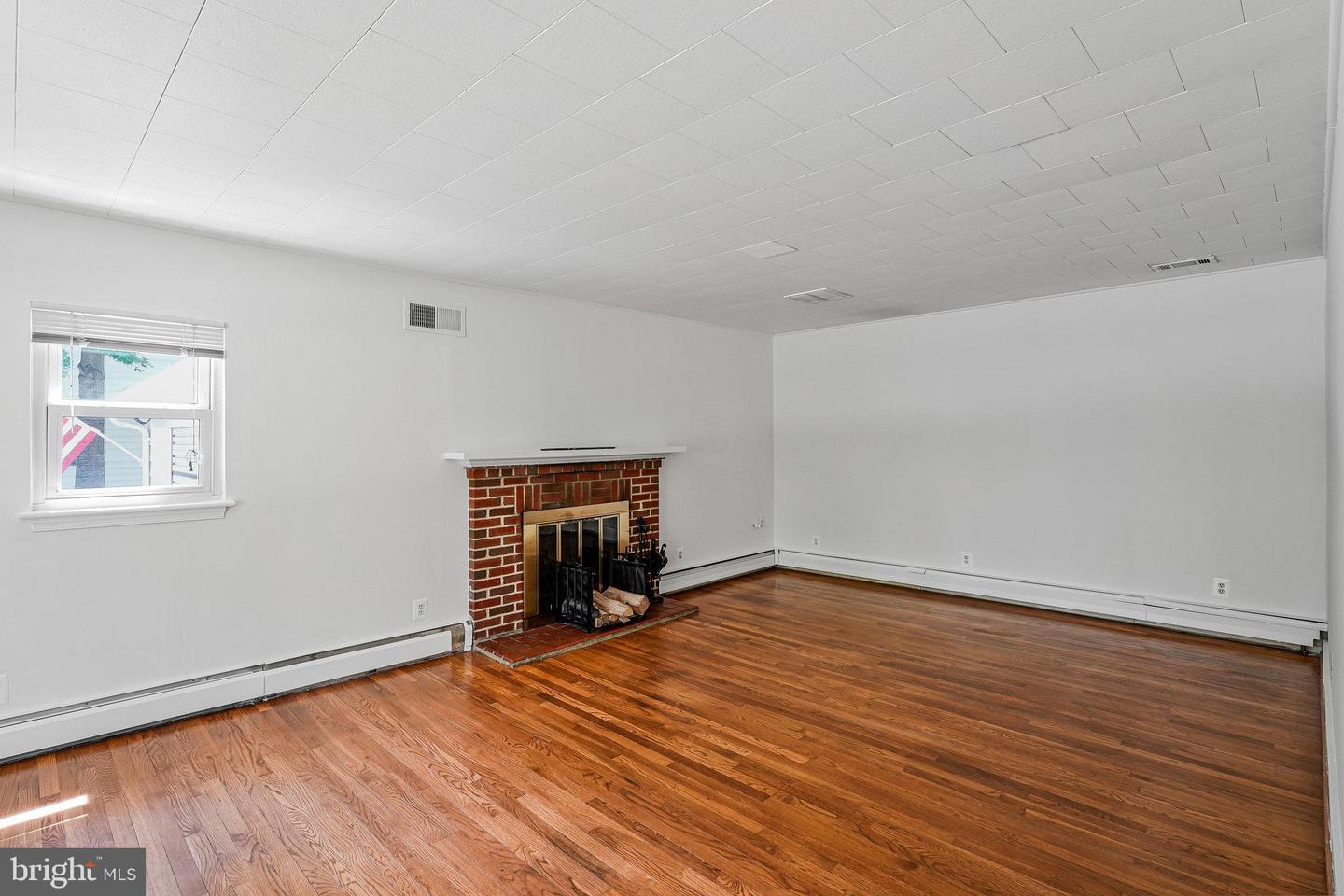 8808 OAK LEAF DR, ALEXANDRIA, Virginia 22309, 4 Bedrooms Bedrooms, ,1 BathroomBathrooms,Residential,For sale,8808 OAK LEAF DR,VAFX2233554 MLS # VAFX2233554