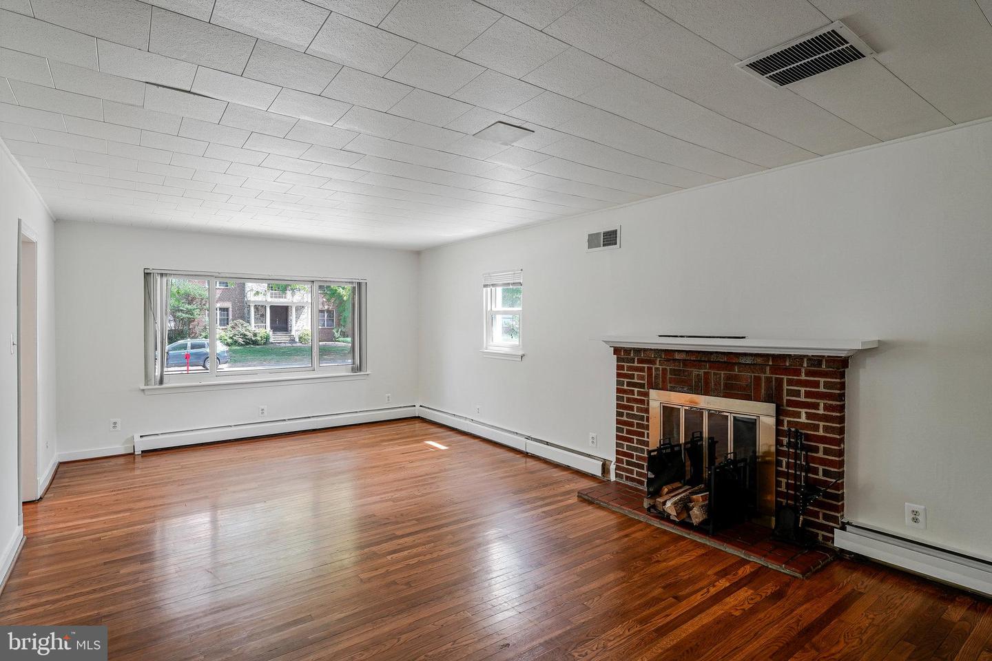 8808 OAK LEAF DR, ALEXANDRIA, Virginia 22309, 4 Bedrooms Bedrooms, ,1 BathroomBathrooms,Residential,For sale,8808 OAK LEAF DR,VAFX2233554 MLS # VAFX2233554
