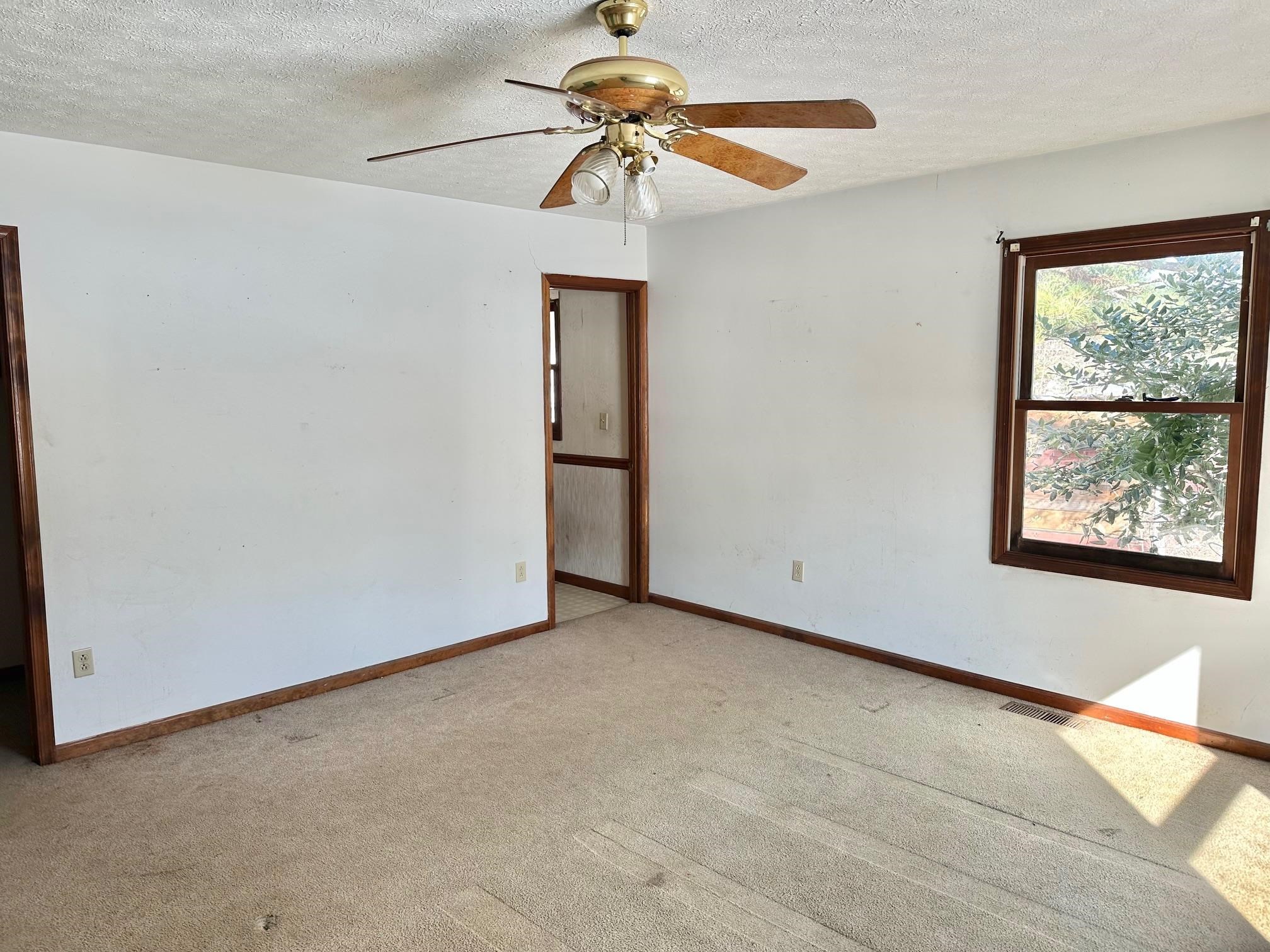 60 OAK ST, CRAIGSVILLE, Virginia 24430, 3 Bedrooms Bedrooms, ,2 BathroomsBathrooms,Residential,Bank owned property sold AS IS CONDITION,60 OAK ST,665157 MLS # 665157