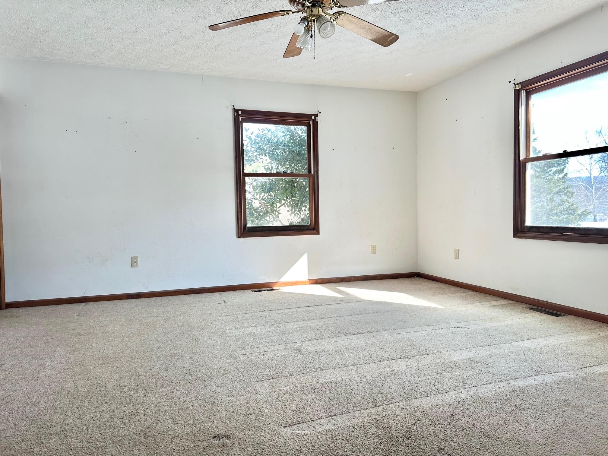 60 OAK ST, CRAIGSVILLE, Virginia 24430, 3 Bedrooms Bedrooms, ,2 BathroomsBathrooms,Residential,Bank owned property sold AS IS CONDITION,60 OAK ST,665157 MLS # 665157
