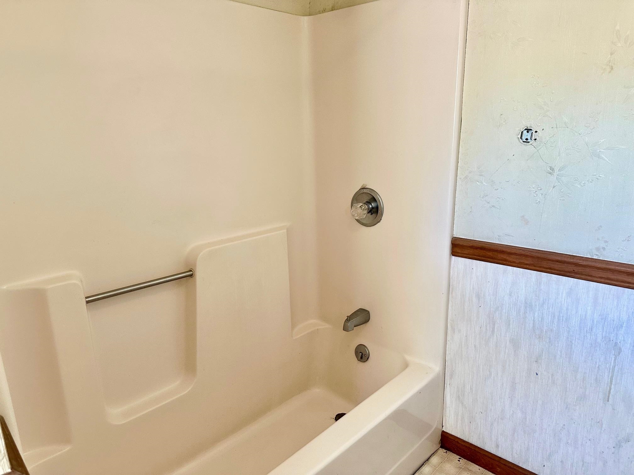 60 OAK ST, CRAIGSVILLE, Virginia 24430, 3 Bedrooms Bedrooms, ,2 BathroomsBathrooms,Residential,Bank owned property sold AS IS CONDITION,60 OAK ST,665157 MLS # 665157