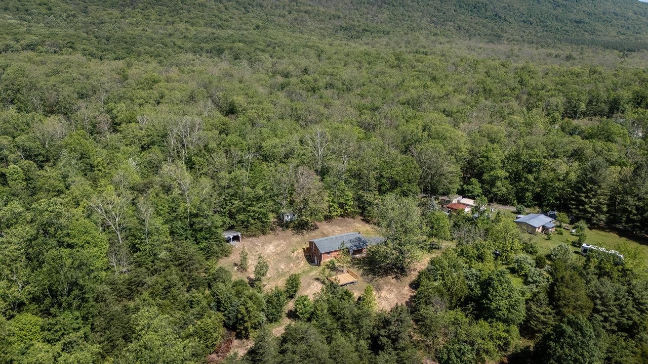 128 WALTER LN, FORT VALLEY, Virginia 22652, 4 Bedrooms Bedrooms, ,2 BathroomsBathrooms,Residential,128 WALTER LN,665159 MLS # 665159