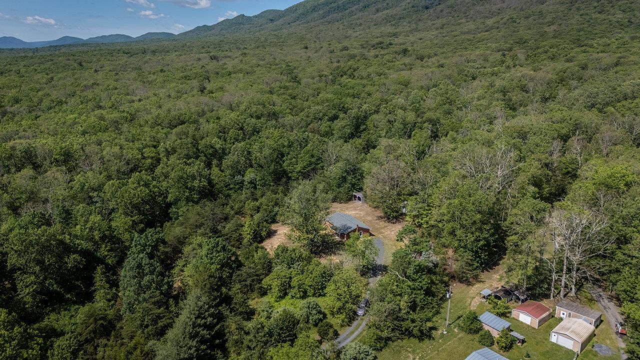 128 WALTER LN, FORT VALLEY, Virginia 22652, 4 Bedrooms Bedrooms, ,2 BathroomsBathrooms,Residential,128 WALTER LN,665159 MLS # 665159
