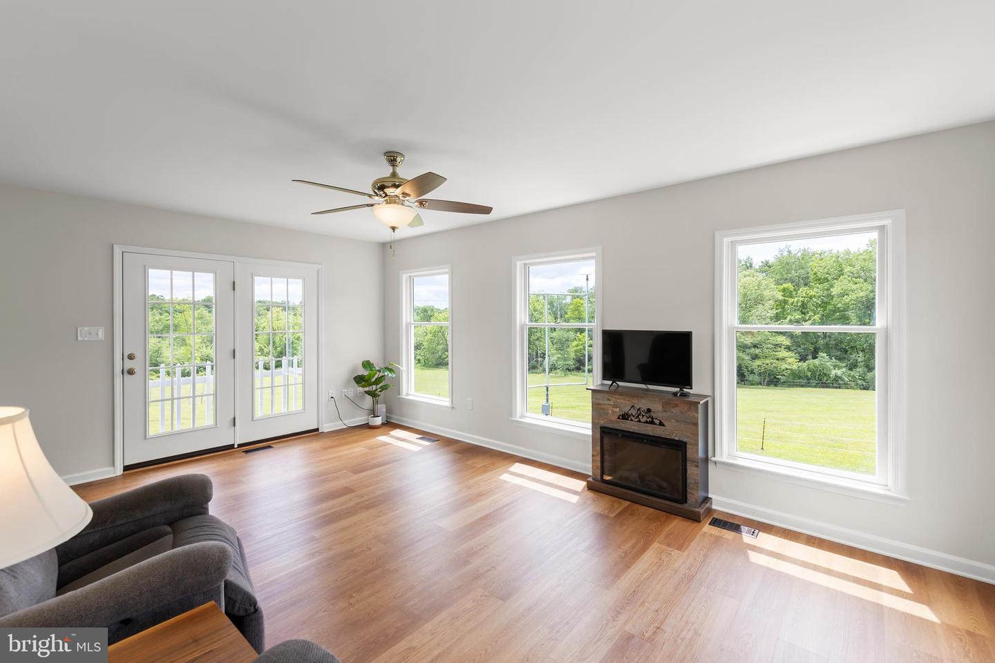 442 FROG HOLLOW RD, WINCHESTER, Virginia 22603, 4 Bedrooms Bedrooms, 13 Rooms Rooms,2 BathroomsBathrooms,Residential,For sale,442 FROG HOLLOW RD,VAFV2033448 MLS # VAFV2033448