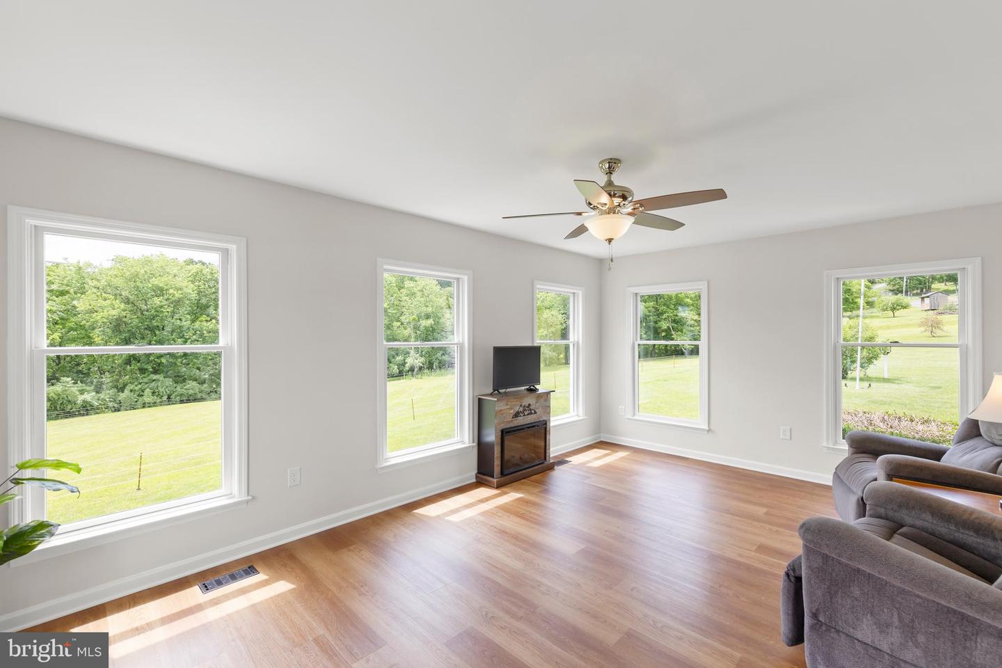 442 FROG HOLLOW RD, WINCHESTER, Virginia 22603, 4 Bedrooms Bedrooms, 13 Rooms Rooms,2 BathroomsBathrooms,Residential,For sale,442 FROG HOLLOW RD,VAFV2033448 MLS # VAFV2033448