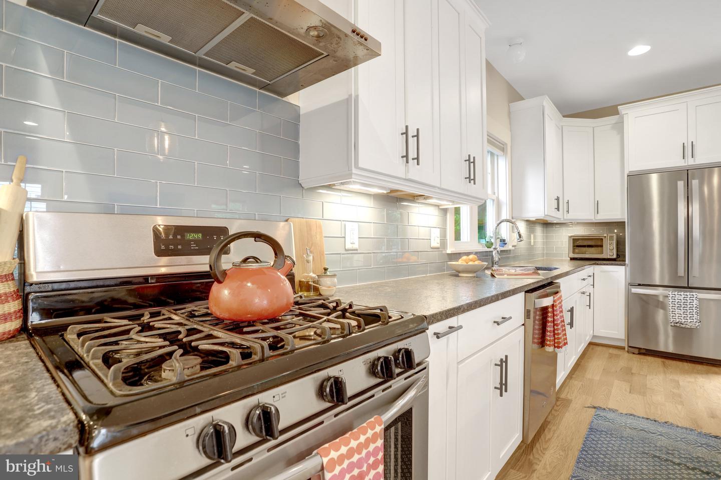22 W DEL RAY AVE, ALEXANDRIA, Virginia 22301, 4 Bedrooms Bedrooms, ,3 BathroomsBathrooms,Residential,For sale,22 W DEL RAY AVE,VAAX2044212 MLS # VAAX2044212