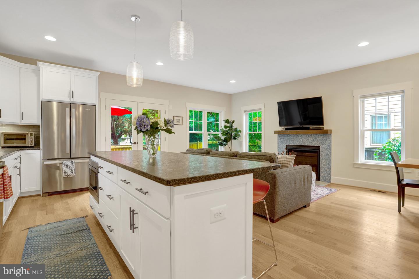 22 W DEL RAY AVE, ALEXANDRIA, Virginia 22301, 4 Bedrooms Bedrooms, ,3 BathroomsBathrooms,Residential,For sale,22 W DEL RAY AVE,VAAX2044212 MLS # VAAX2044212
