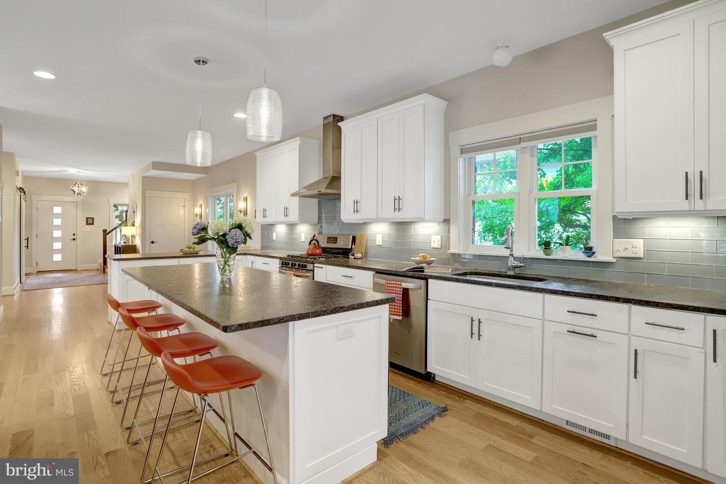 22 W DEL RAY AVE, ALEXANDRIA, Virginia 22301, 4 Bedrooms Bedrooms, ,3 BathroomsBathrooms,Residential,For sale,22 W DEL RAY AVE,VAAX2044212 MLS # VAAX2044212