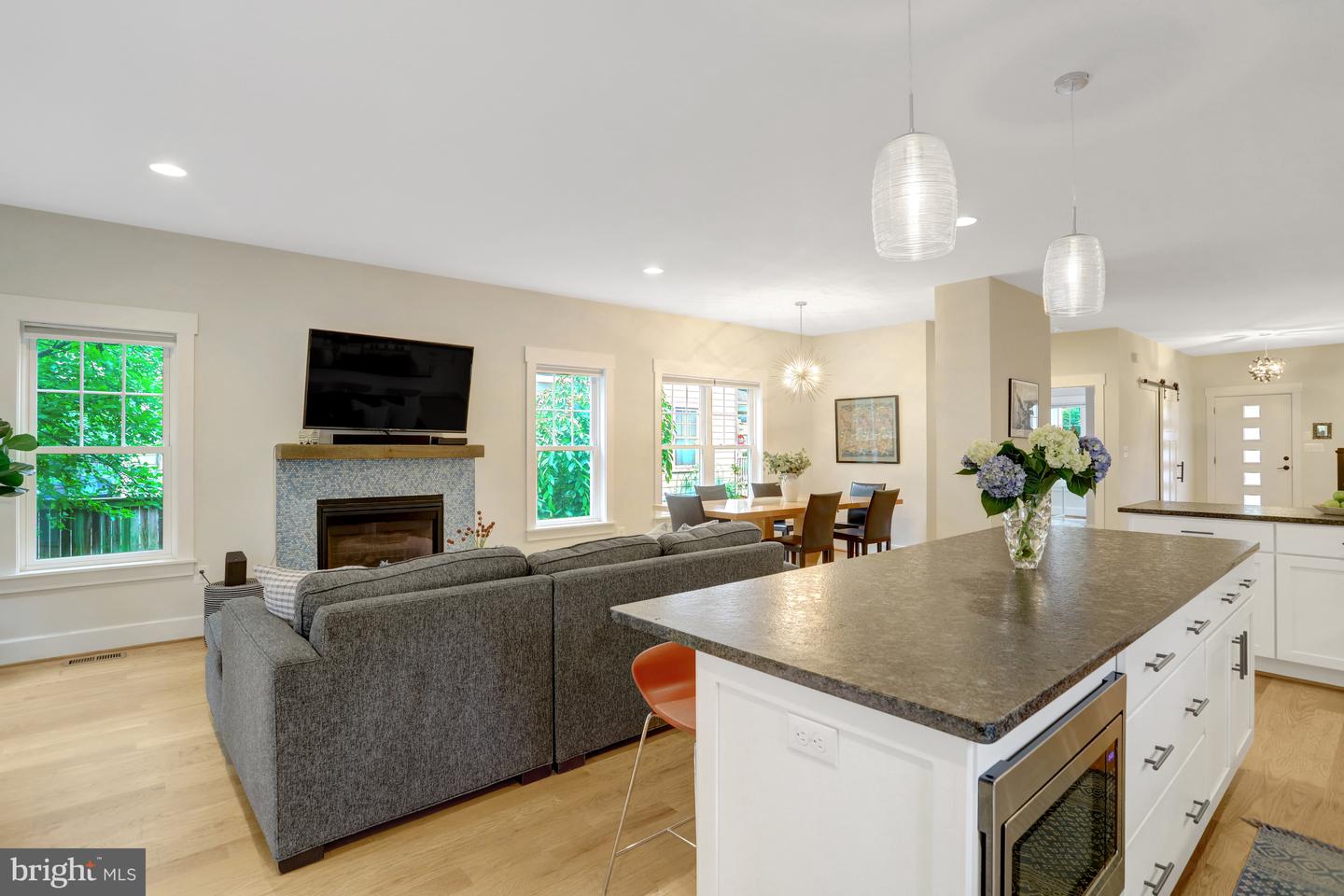 22 W DEL RAY AVE, ALEXANDRIA, Virginia 22301, 4 Bedrooms Bedrooms, ,3 BathroomsBathrooms,Residential,For sale,22 W DEL RAY AVE,VAAX2044212 MLS # VAAX2044212