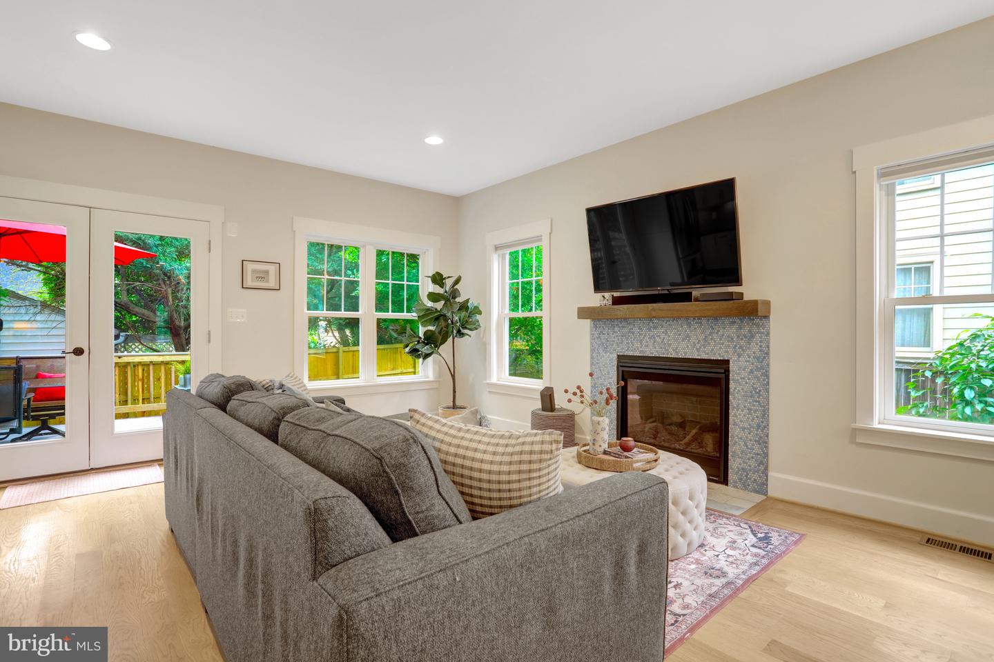 22 W DEL RAY AVE, ALEXANDRIA, Virginia 22301, 4 Bedrooms Bedrooms, ,3 BathroomsBathrooms,Residential,For sale,22 W DEL RAY AVE,VAAX2044212 MLS # VAAX2044212