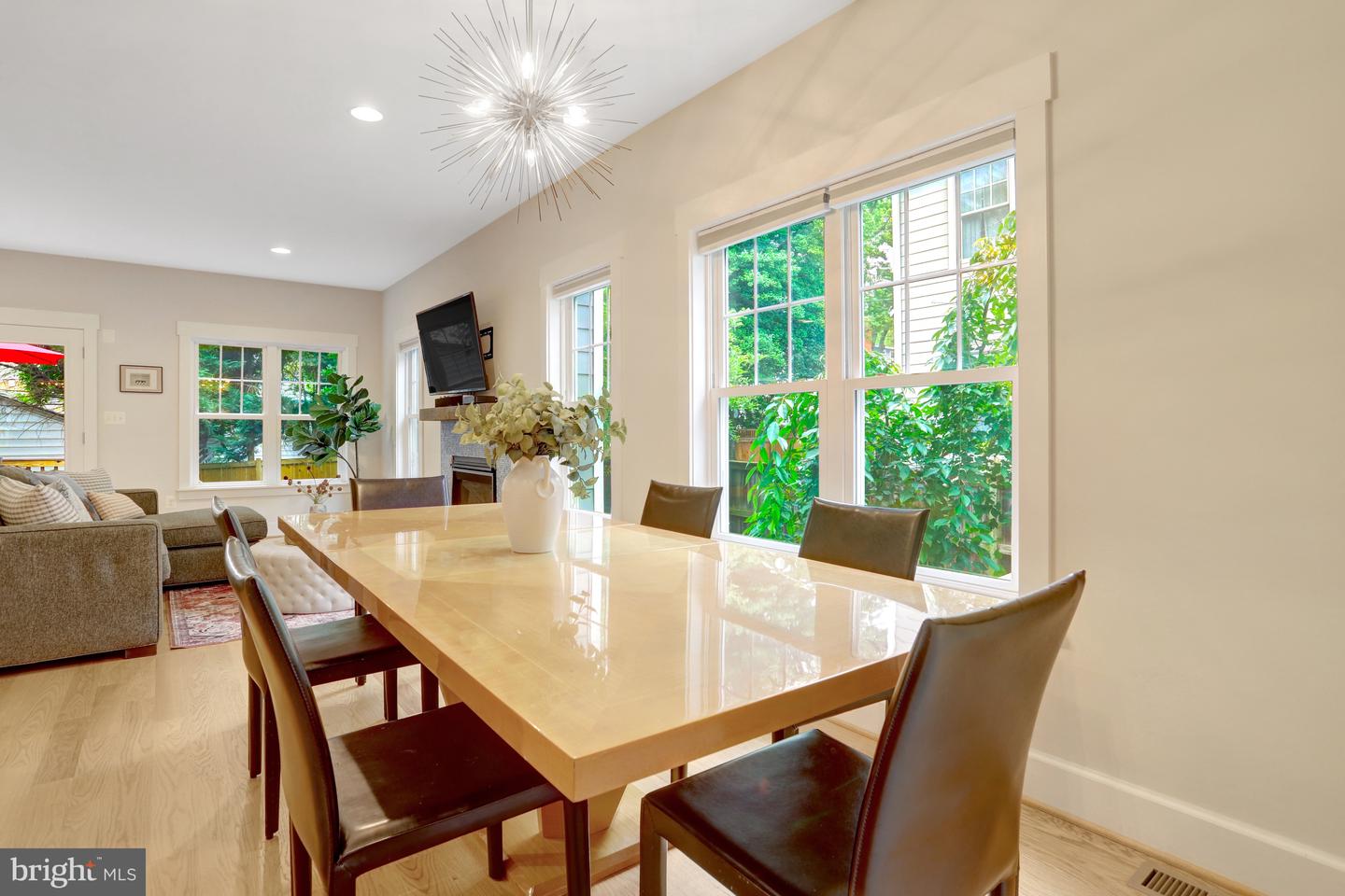 22 W DEL RAY AVE, ALEXANDRIA, Virginia 22301, 4 Bedrooms Bedrooms, ,3 BathroomsBathrooms,Residential,For sale,22 W DEL RAY AVE,VAAX2044212 MLS # VAAX2044212