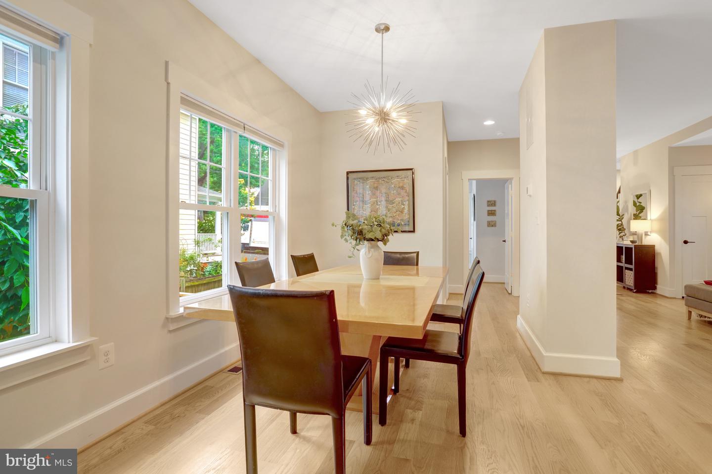 22 W DEL RAY AVE, ALEXANDRIA, Virginia 22301, 4 Bedrooms Bedrooms, ,3 BathroomsBathrooms,Residential,For sale,22 W DEL RAY AVE,VAAX2044212 MLS # VAAX2044212