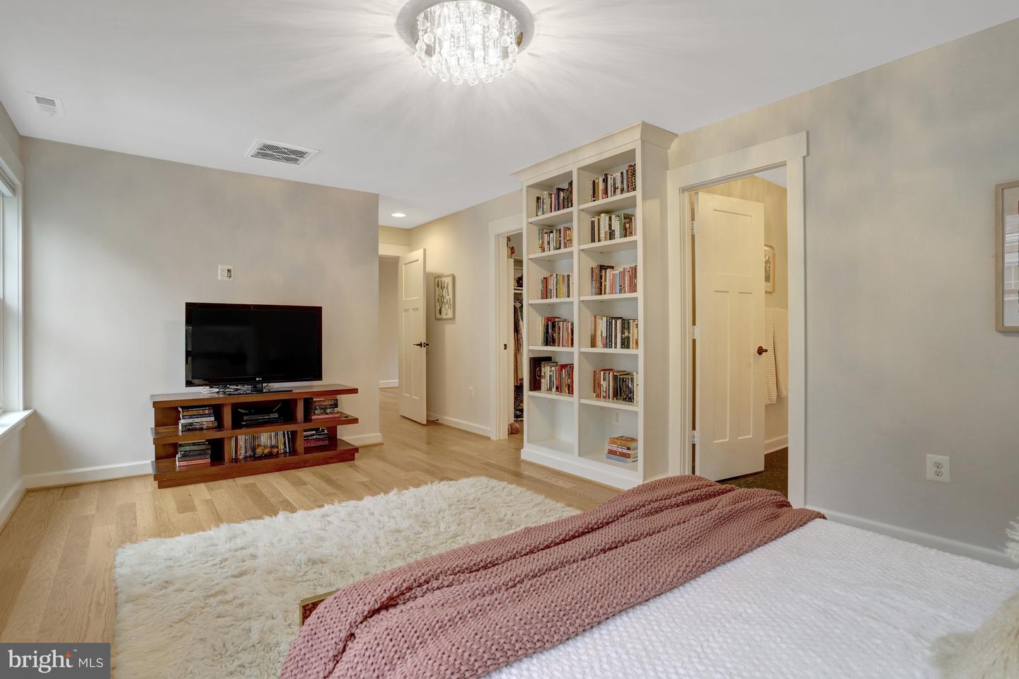 22 W DEL RAY AVE, ALEXANDRIA, Virginia 22301, 4 Bedrooms Bedrooms, ,3 BathroomsBathrooms,Residential,For sale,22 W DEL RAY AVE,VAAX2044212 MLS # VAAX2044212