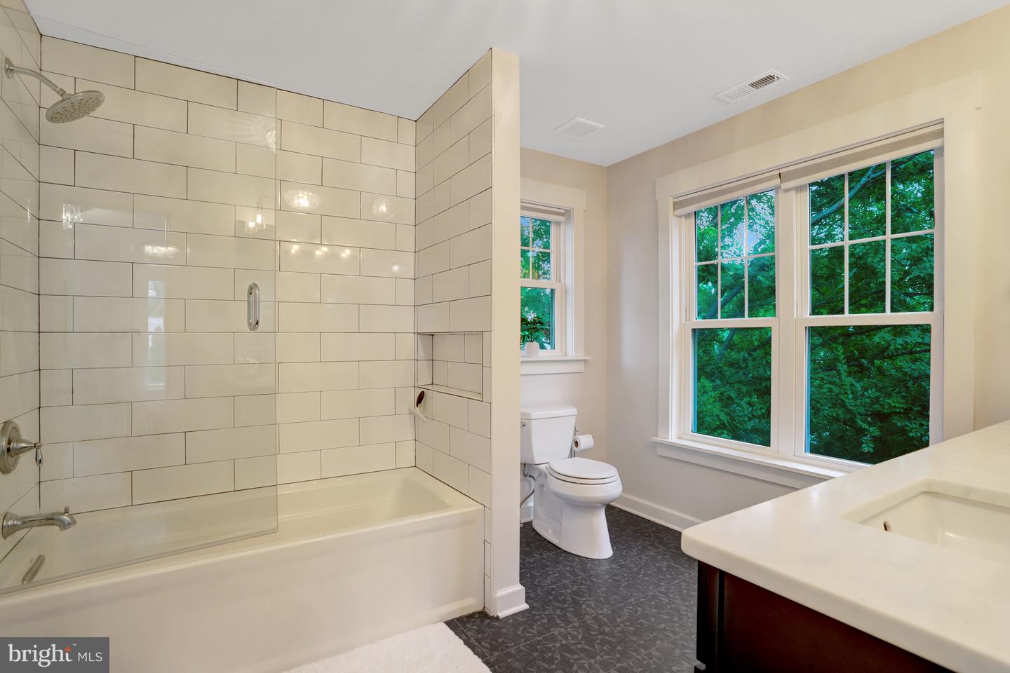 22 W DEL RAY AVE, ALEXANDRIA, Virginia 22301, 4 Bedrooms Bedrooms, ,3 BathroomsBathrooms,Residential,For sale,22 W DEL RAY AVE,VAAX2044212 MLS # VAAX2044212