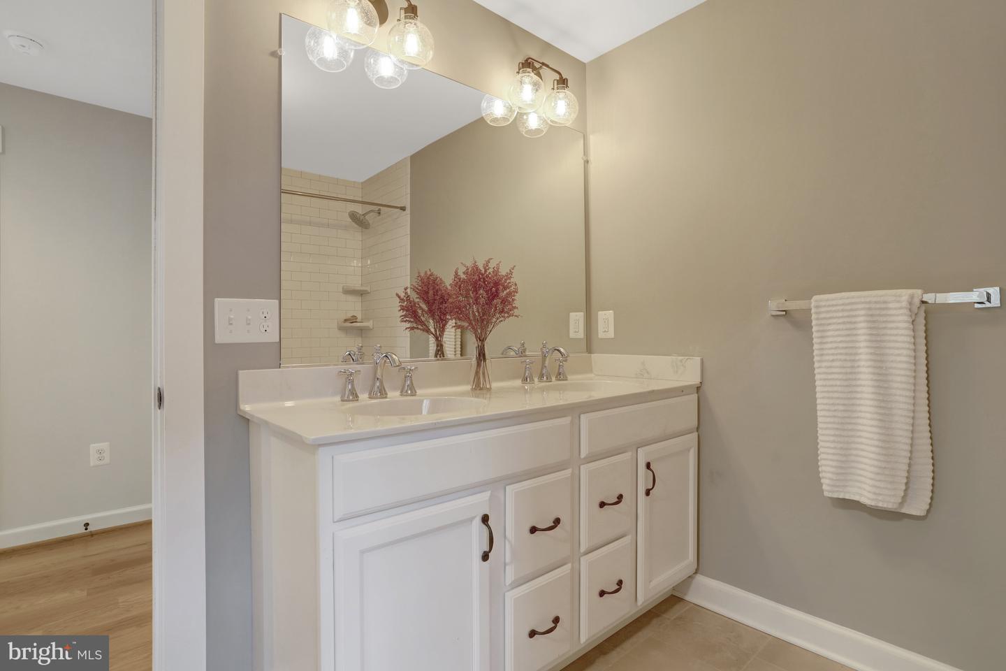 22 W DEL RAY AVE, ALEXANDRIA, Virginia 22301, 4 Bedrooms Bedrooms, ,3 BathroomsBathrooms,Residential,For sale,22 W DEL RAY AVE,VAAX2044212 MLS # VAAX2044212