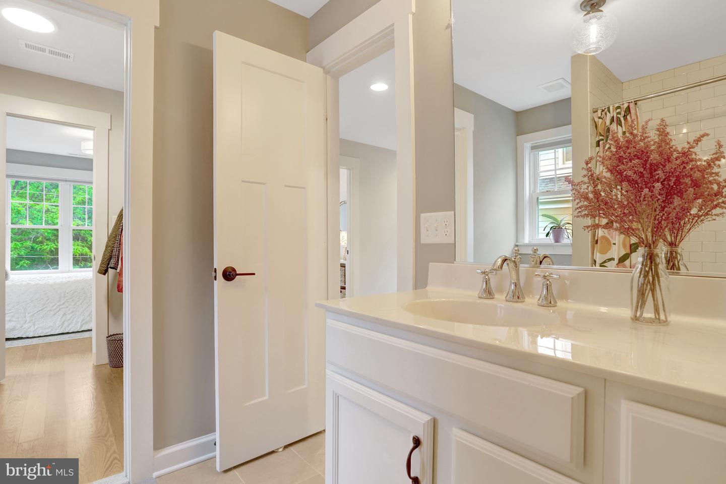 22 W DEL RAY AVE, ALEXANDRIA, Virginia 22301, 4 Bedrooms Bedrooms, ,3 BathroomsBathrooms,Residential,For sale,22 W DEL RAY AVE,VAAX2044212 MLS # VAAX2044212