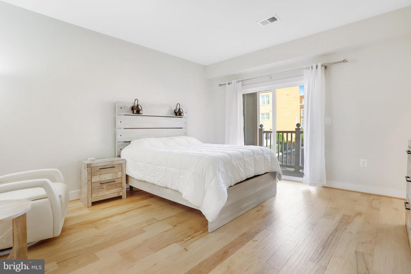 2205 RICHMOND HWY #101, ALEXANDRIA, Virginia 22301, 3 Bedrooms Bedrooms, ,2 BathroomsBathrooms,Residential,For sale,2205 RICHMOND HWY #101,VAAX2044232 MLS # VAAX2044232