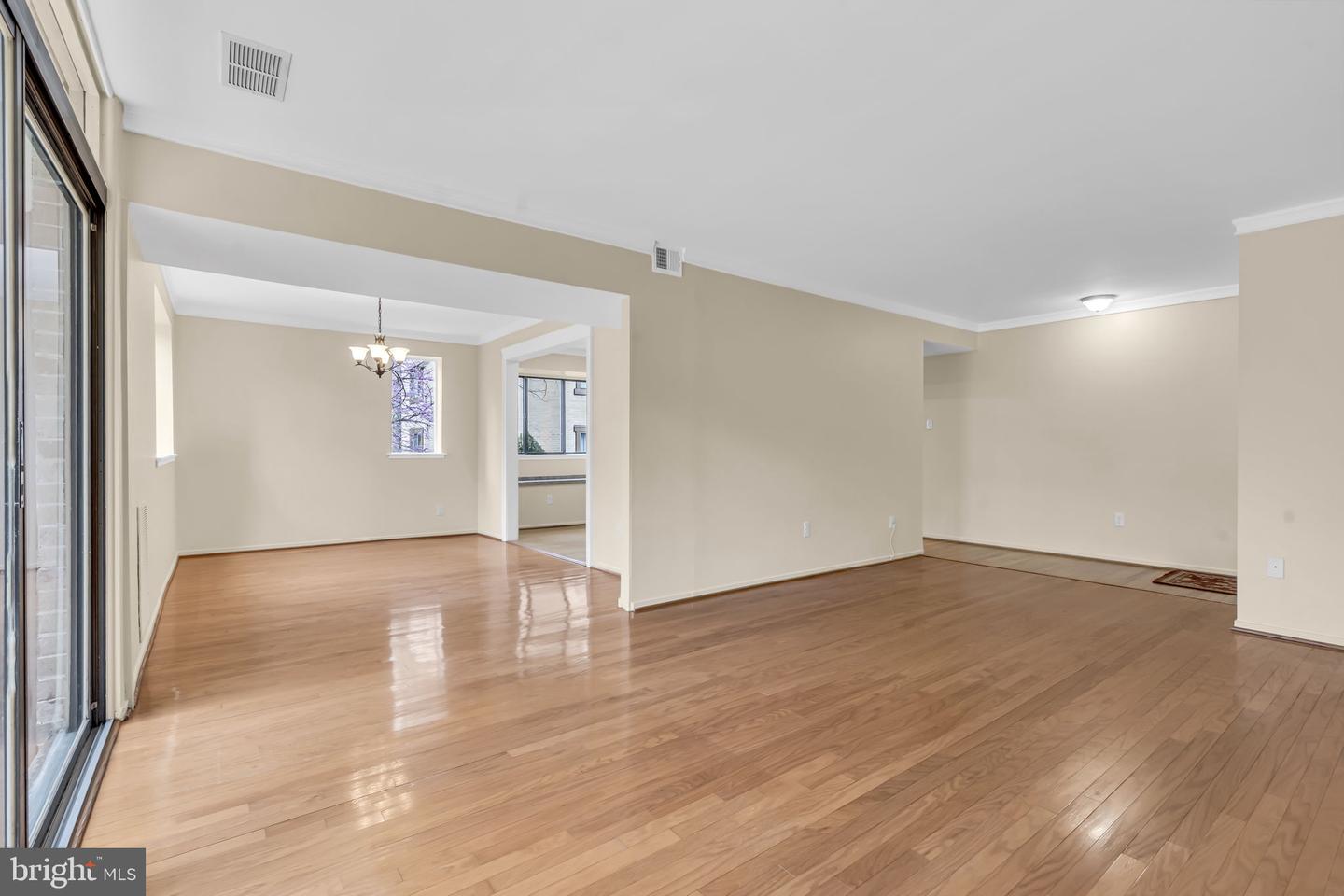 1665 PARKCREST CIR #5C/201, RESTON, Virginia 20190, 2 Bedrooms Bedrooms, ,1 BathroomBathrooms,Residential,For sale,1665 PARKCREST CIR #5C/201,VAFX2235322 MLS # VAFX2235322