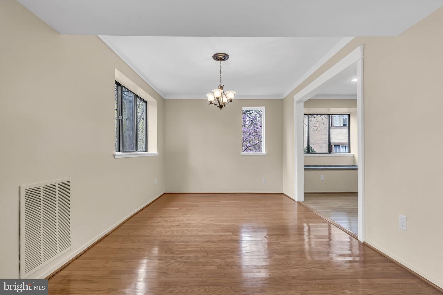 1665 PARKCREST CIR #5C/201, RESTON, Virginia 20190, 2 Bedrooms Bedrooms, ,1 BathroomBathrooms,Residential,For sale,1665 PARKCREST CIR #5C/201,VAFX2235322 MLS # VAFX2235322