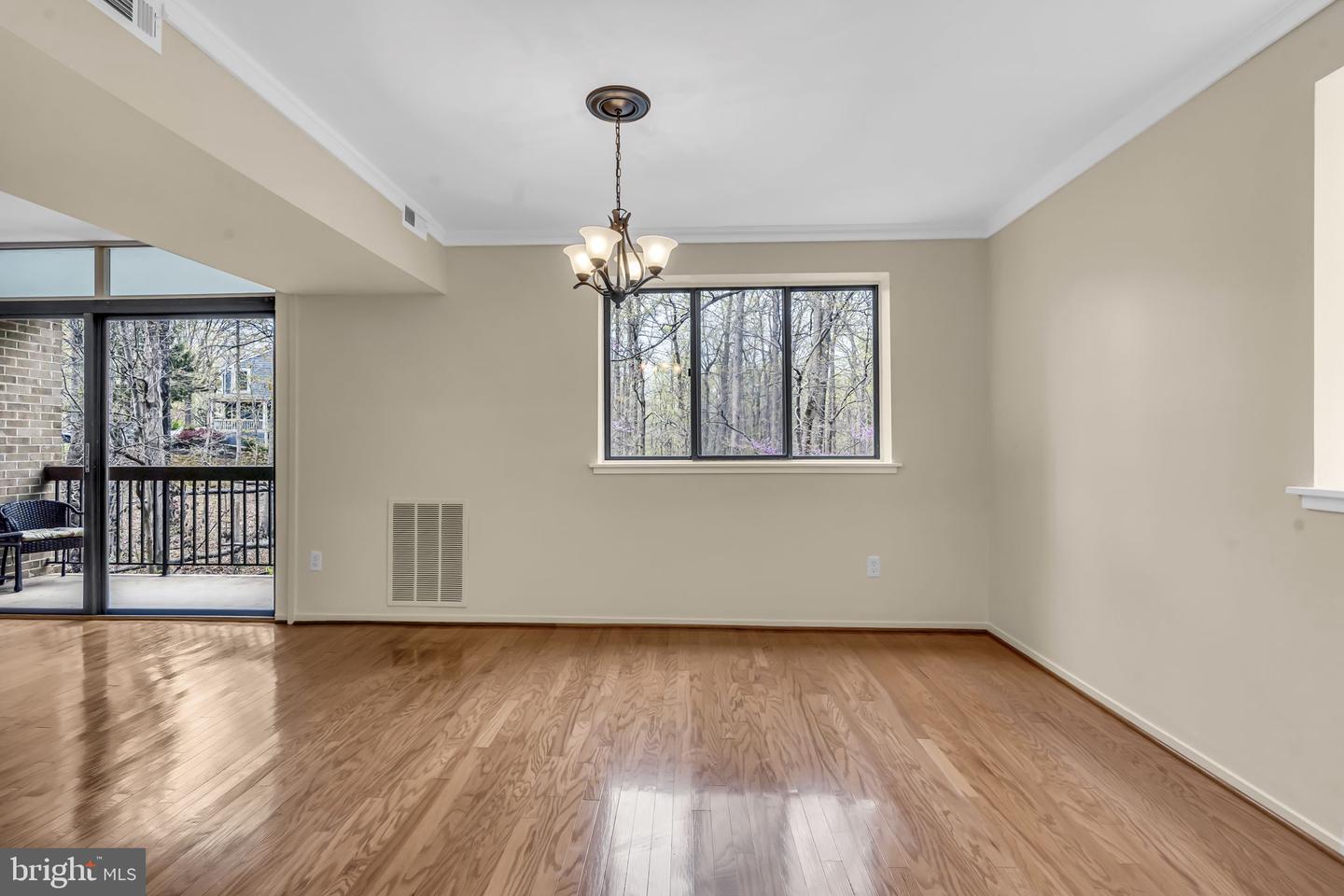 1665 PARKCREST CIR #5C/201, RESTON, Virginia 20190, 2 Bedrooms Bedrooms, ,1 BathroomBathrooms,Residential,For sale,1665 PARKCREST CIR #5C/201,VAFX2235322 MLS # VAFX2235322