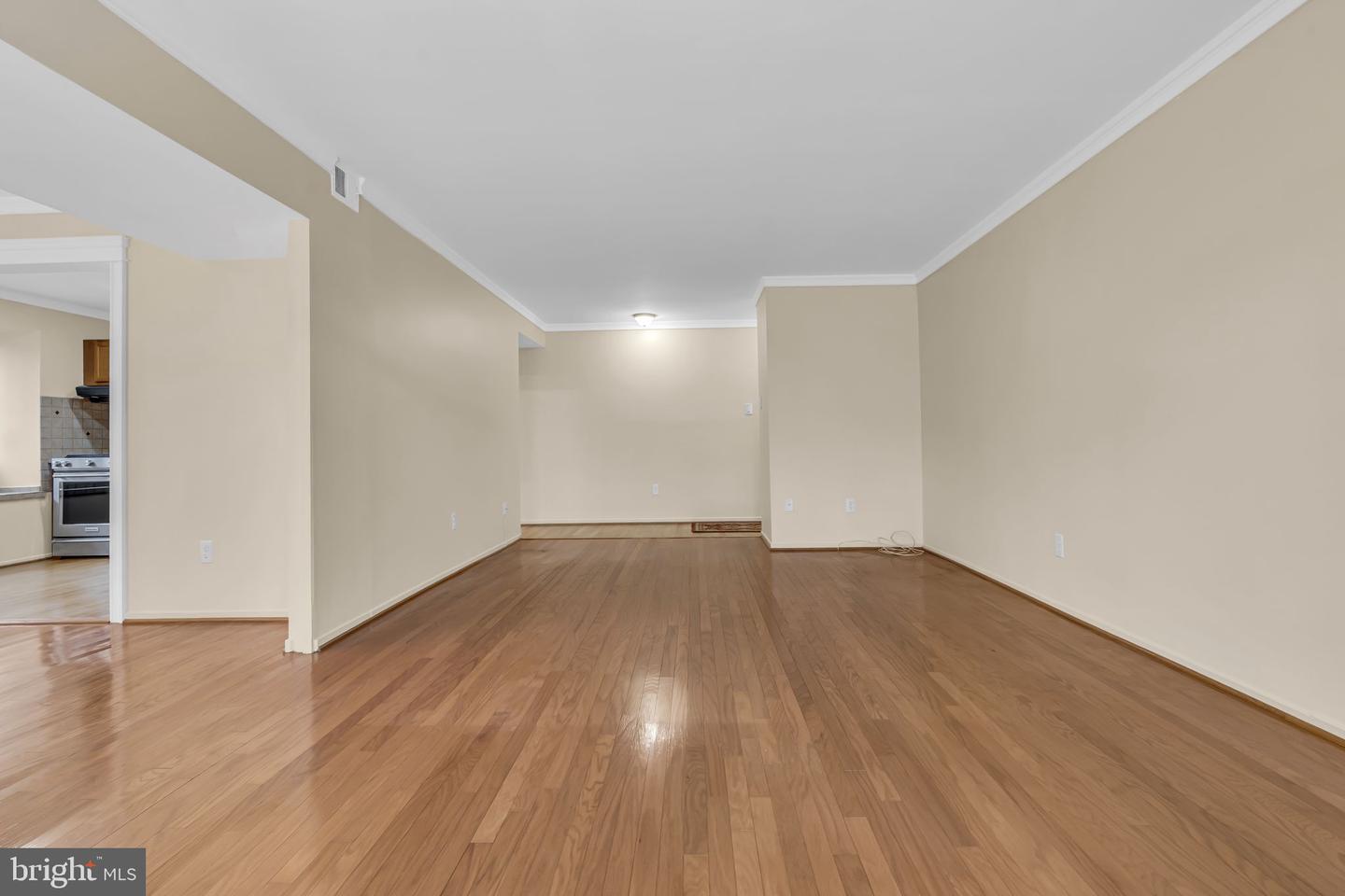1665 PARKCREST CIR #5C/201, RESTON, Virginia 20190, 2 Bedrooms Bedrooms, ,1 BathroomBathrooms,Residential,For sale,1665 PARKCREST CIR #5C/201,VAFX2235322 MLS # VAFX2235322