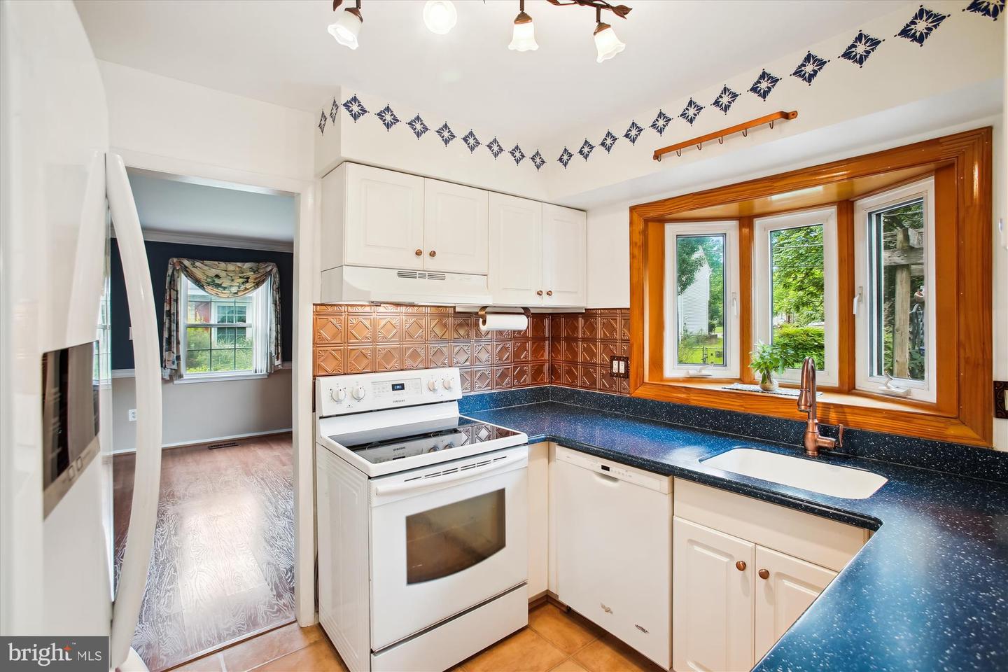 4129 MEADOW HILL LN, FAIRFAX, Virginia 22033, 4 Bedrooms Bedrooms, ,2 BathroomsBathrooms,Residential,For sale,4129 MEADOW HILL LN,VAFX2236748 MLS # VAFX2236748