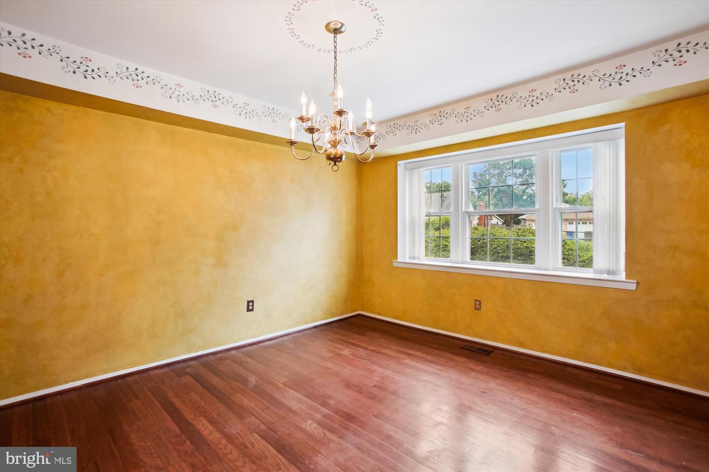4129 MEADOW HILL LN, FAIRFAX, Virginia 22033, 4 Bedrooms Bedrooms, ,2 BathroomsBathrooms,Residential,For sale,4129 MEADOW HILL LN,VAFX2236748 MLS # VAFX2236748