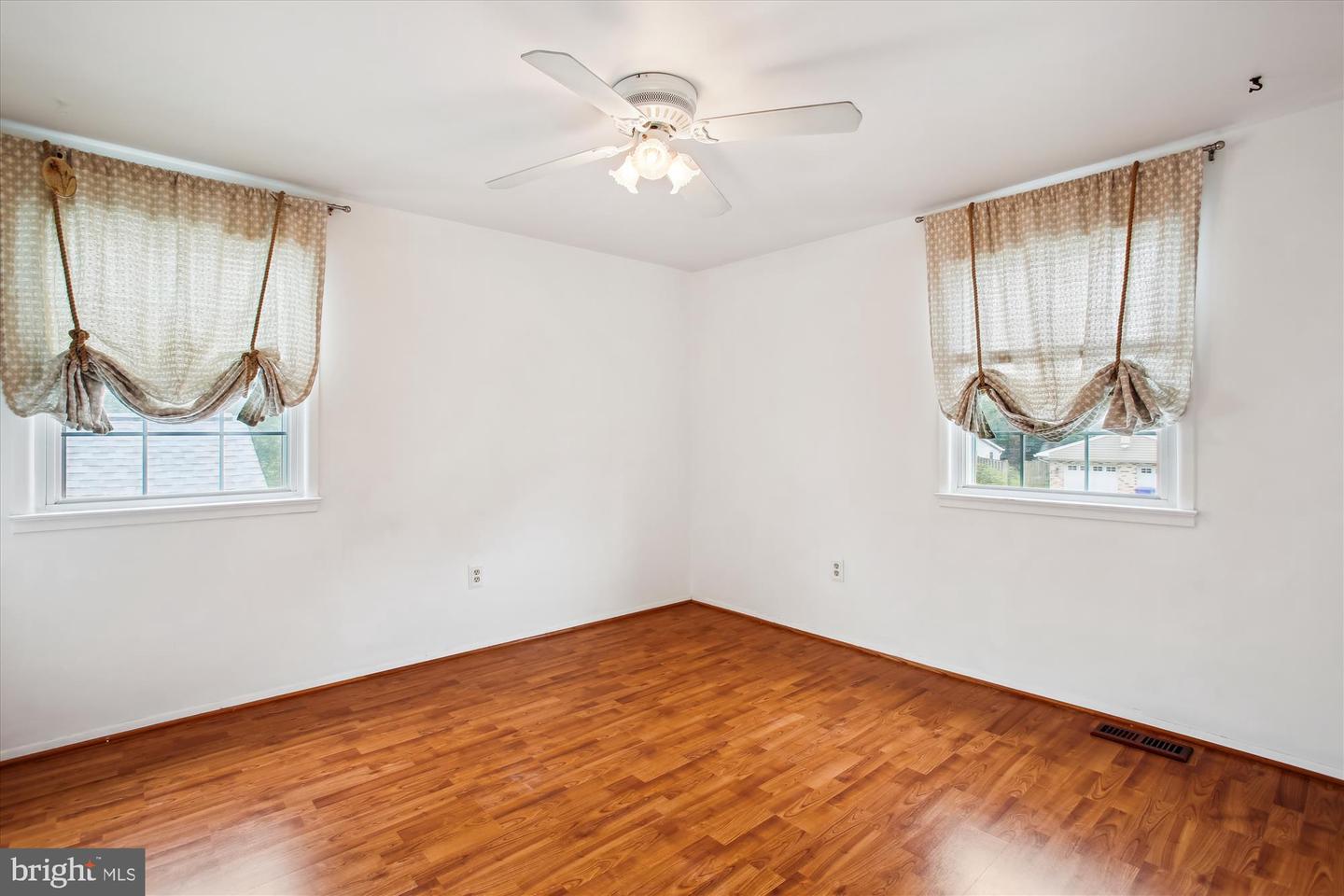 4129 MEADOW HILL LN, FAIRFAX, Virginia 22033, 4 Bedrooms Bedrooms, ,2 BathroomsBathrooms,Residential,For sale,4129 MEADOW HILL LN,VAFX2236748 MLS # VAFX2236748