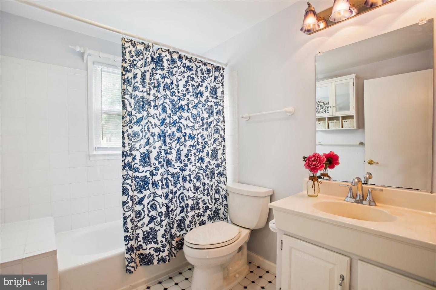 4129 MEADOW HILL LN, FAIRFAX, Virginia 22033, 4 Bedrooms Bedrooms, ,2 BathroomsBathrooms,Residential,For sale,4129 MEADOW HILL LN,VAFX2236748 MLS # VAFX2236748