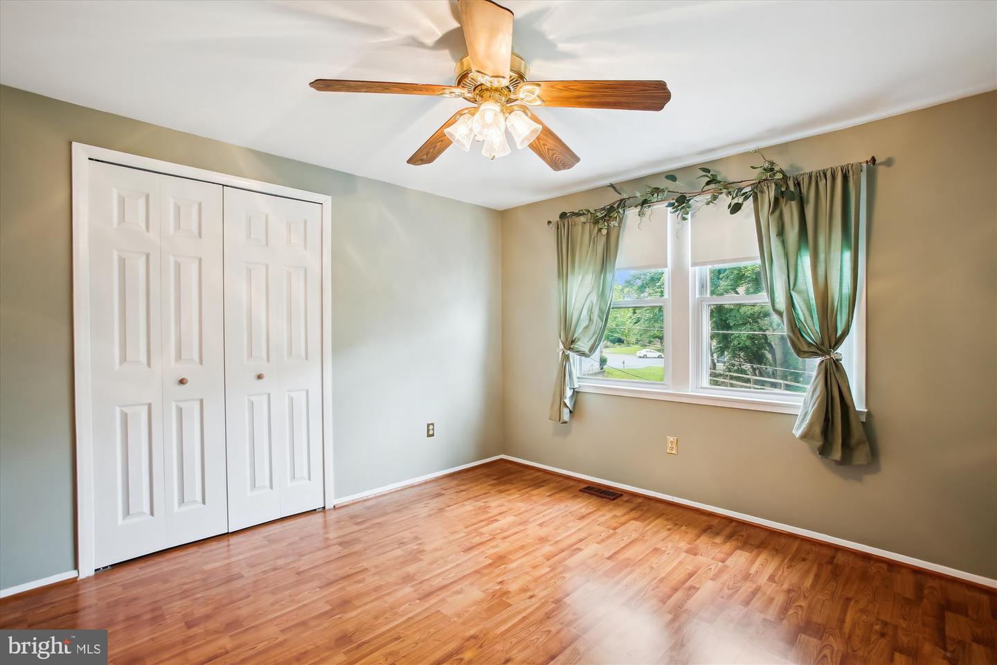 4129 MEADOW HILL LN, FAIRFAX, Virginia 22033, 4 Bedrooms Bedrooms, ,2 BathroomsBathrooms,Residential,For sale,4129 MEADOW HILL LN,VAFX2236748 MLS # VAFX2236748
